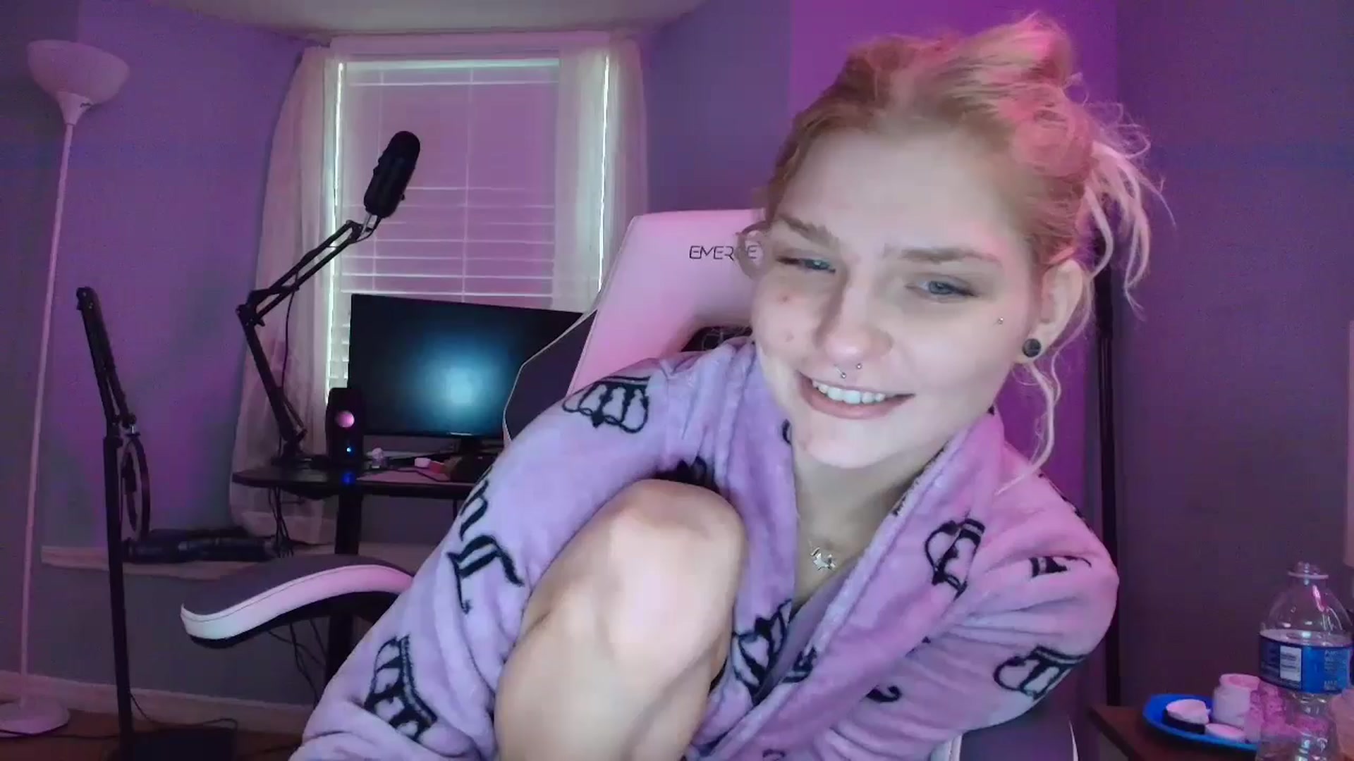 Gallery image thumbnail from DuckChan0's myfreecams stream on, 02/27/2025, 14:06 image 1 of 20