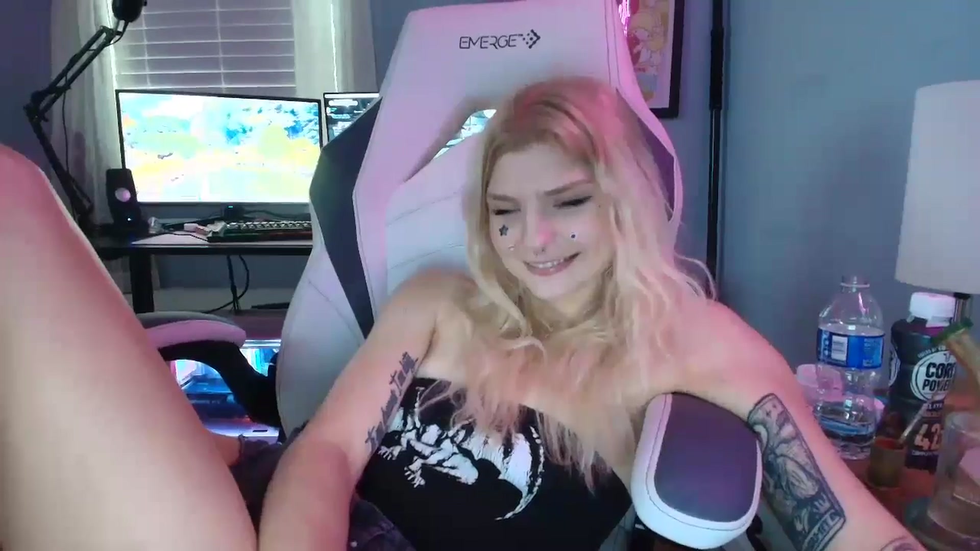Gallery image thumbnail from DuckChan0's myfreecams stream on, 02/27/2025, 16:25 image 15 of 20