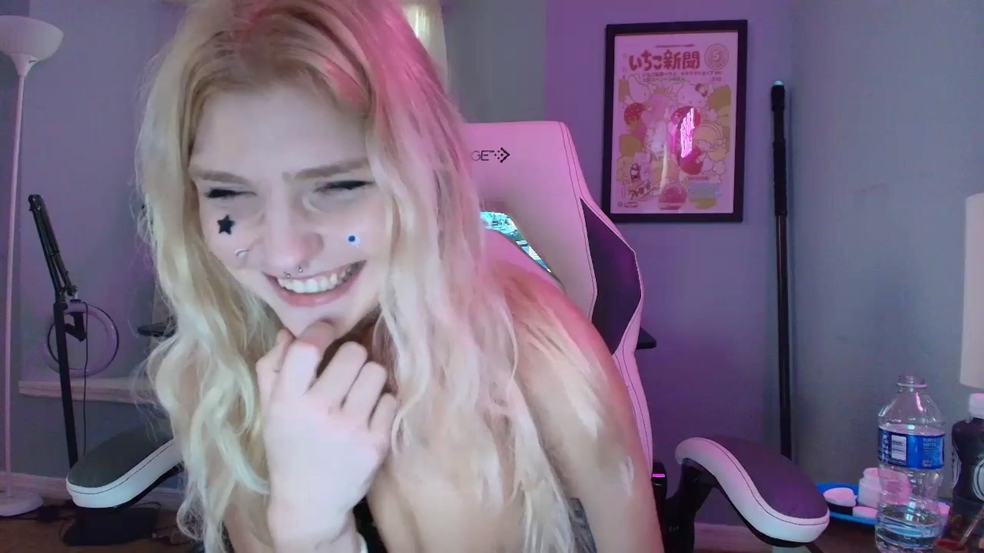 Gallery image thumbnail from DuckChan0's myfreecams stream on, 02/27/2025, 16:25 image 13 of 20