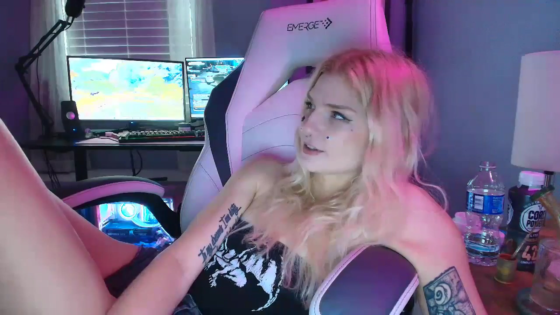 Gallery image thumbnail from DuckChan0's myfreecams stream on, 02/27/2025, 16:25 image 16 of 20