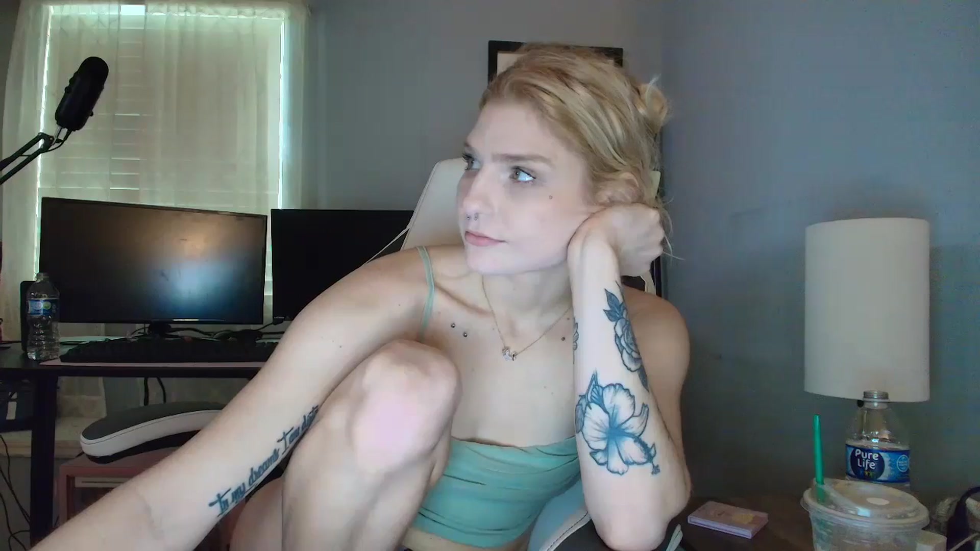 Gallery image thumbnail from DuckChan0's myfreecams stream on, 02/28/2025, 14:19 image 2 of 20