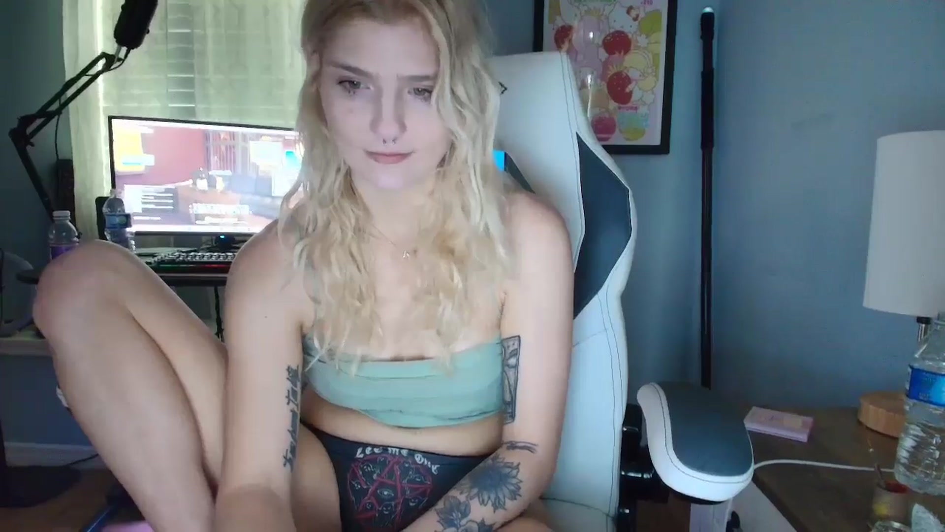 Gallery image thumbnail from DuckChan0's myfreecams stream on, 02/28/2025, 16:18 image 5 of 20