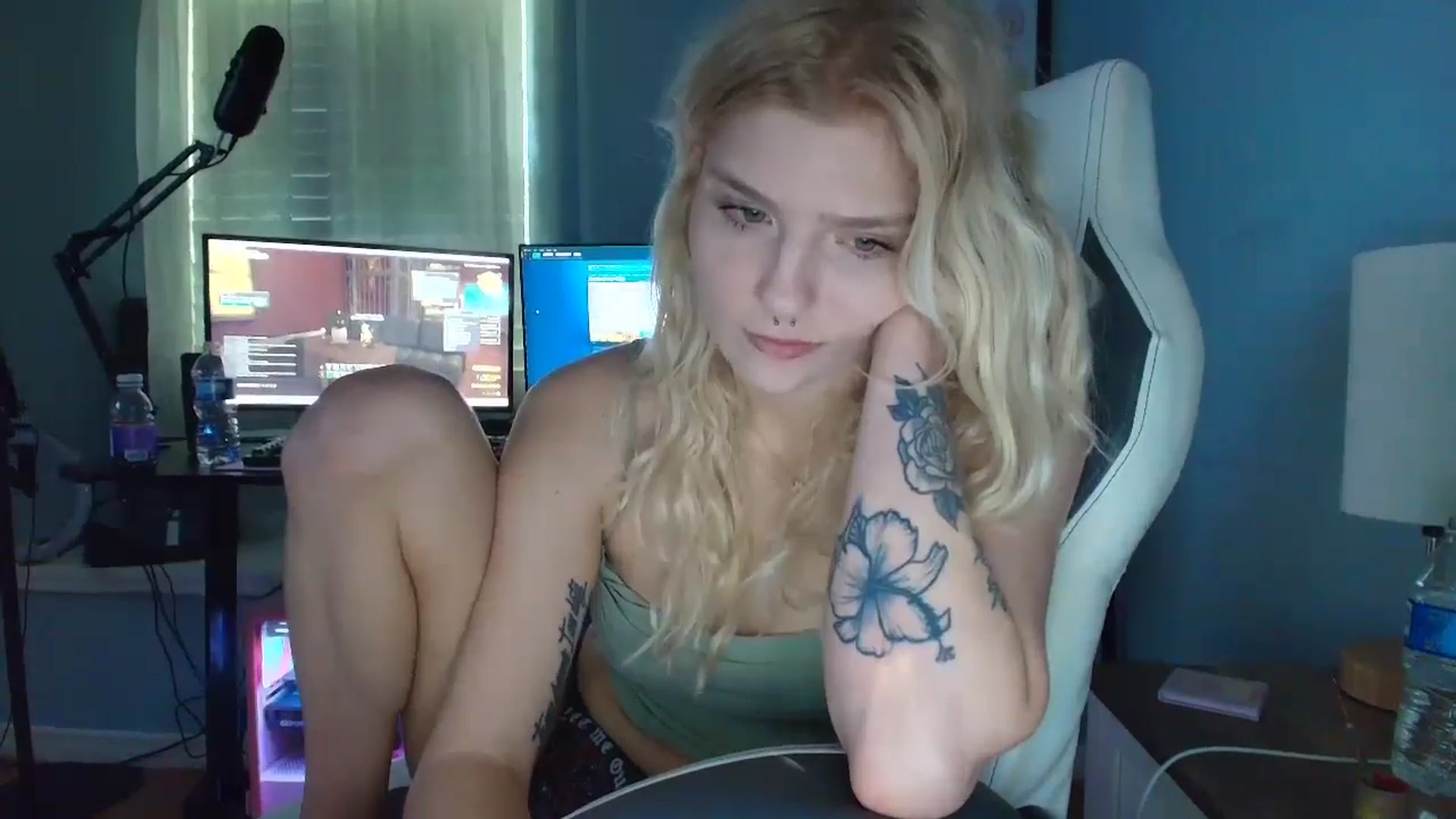 Gallery image thumbnail from DuckChan0's myfreecams stream on, 02/28/2025, 16:18 image 11 of 20