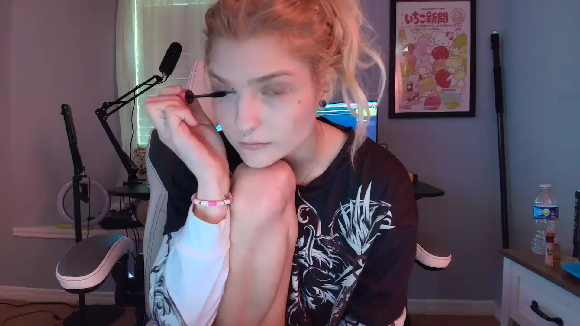 Gallery image thumbnail from DuckChan0's myfreecams stream on, 03/01/2025, 16:27 image 4 of 20