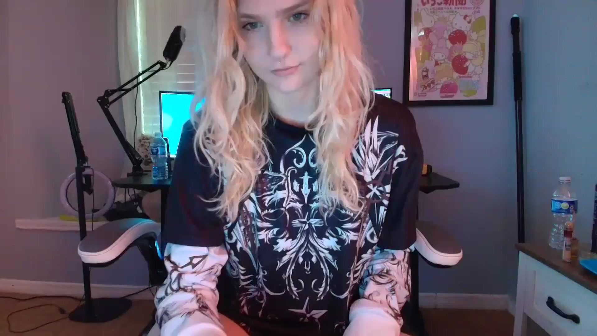 Gallery image thumbnail from DuckChan0's myfreecams stream on, 03/01/2025, 16:27 image 5 of 20