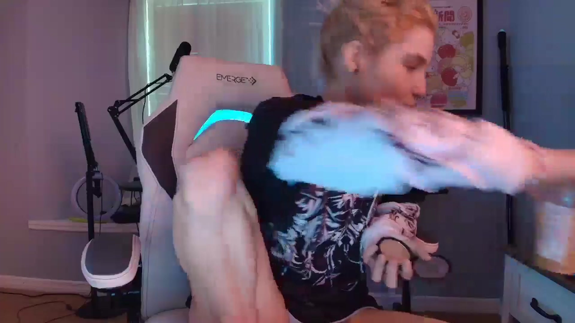 Gallery image thumbnail from DuckChan0's myfreecams stream on, 03/01/2025, 16:27 image 3 of 20