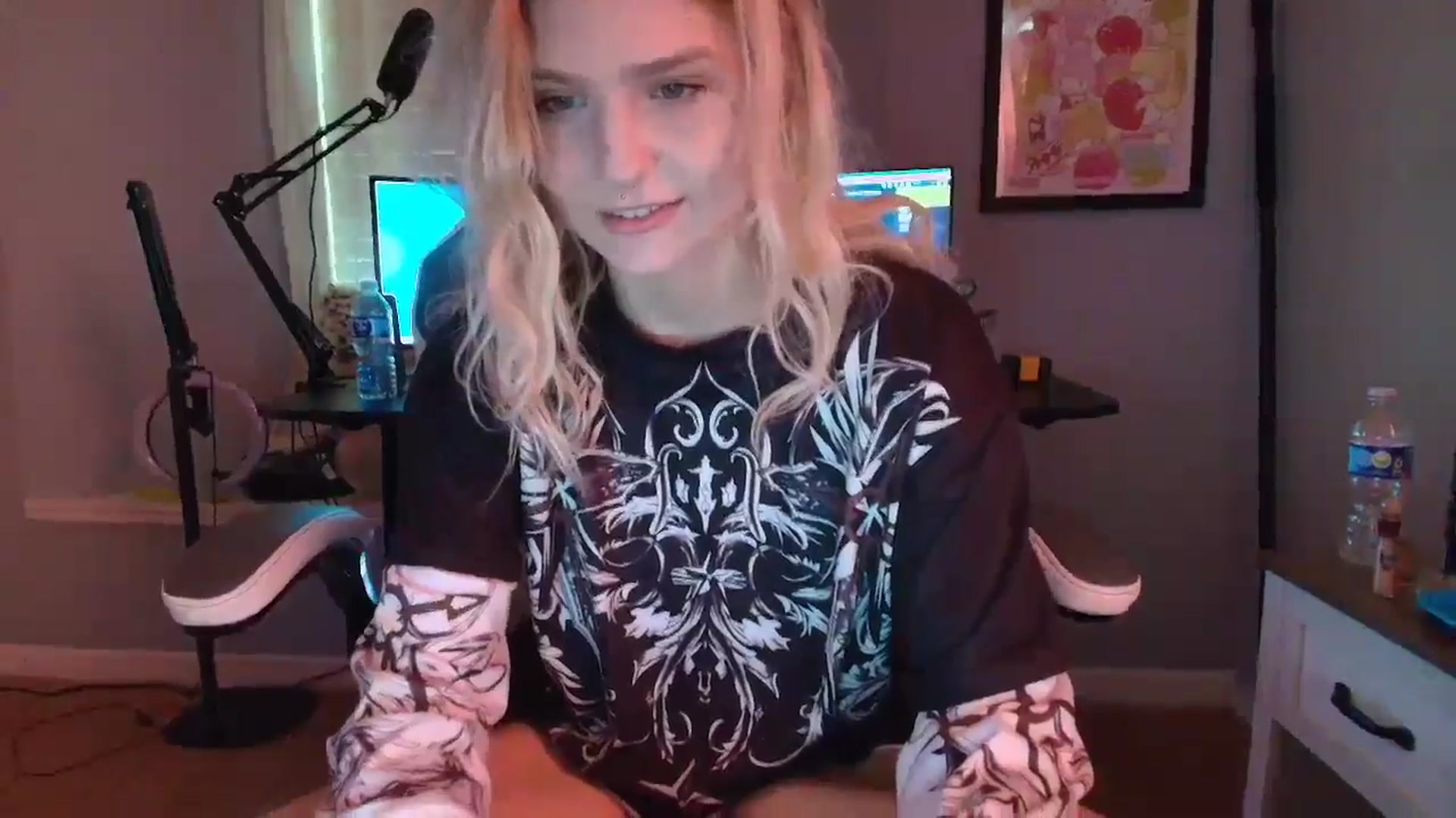 Gallery image thumbnail from DuckChan0's myfreecams stream on, 03/01/2025, 16:27 image 6 of 20