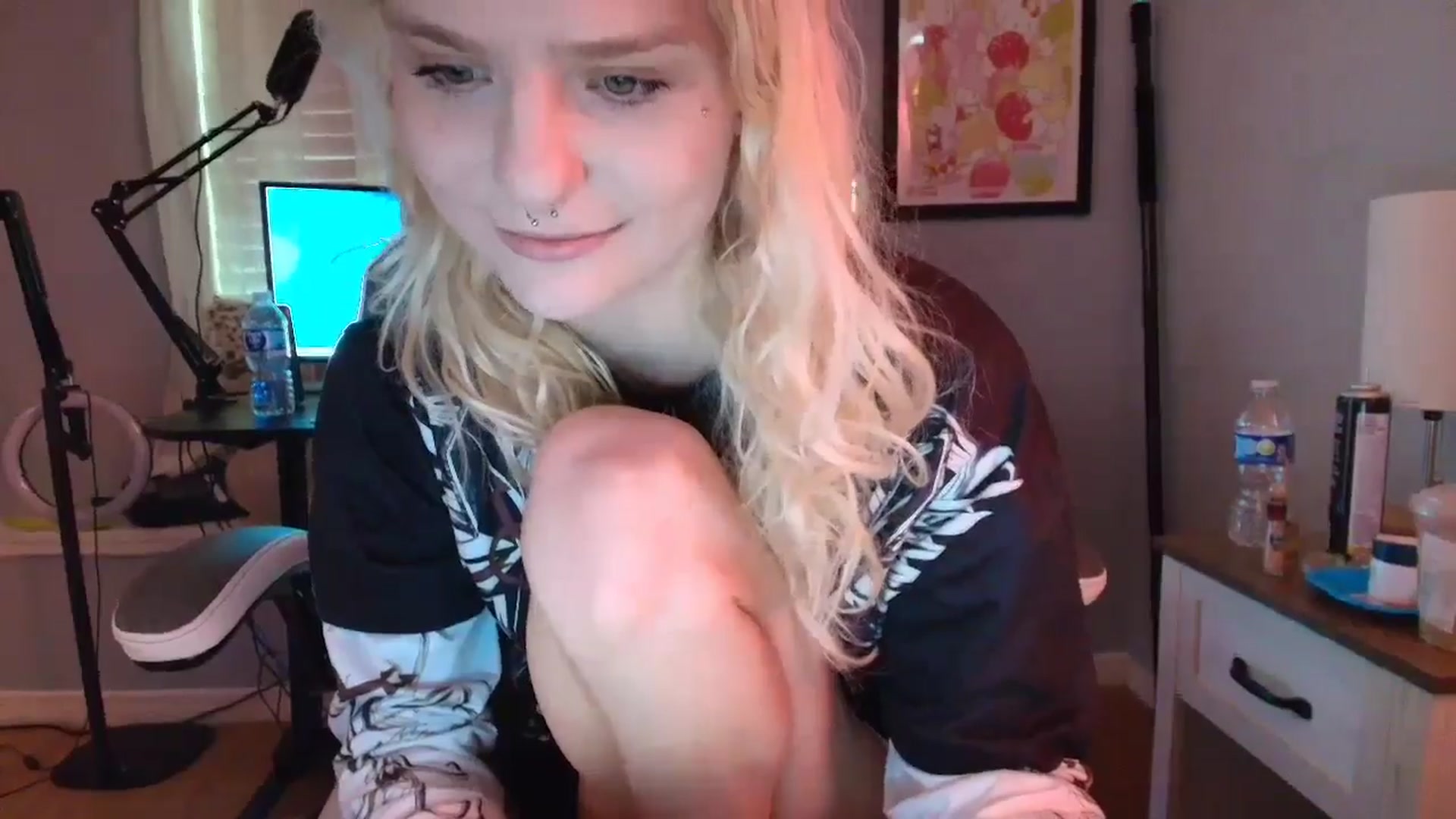 Gallery image thumbnail from DuckChan0's myfreecams stream on, 03/01/2025, 16:27 image 8 of 20