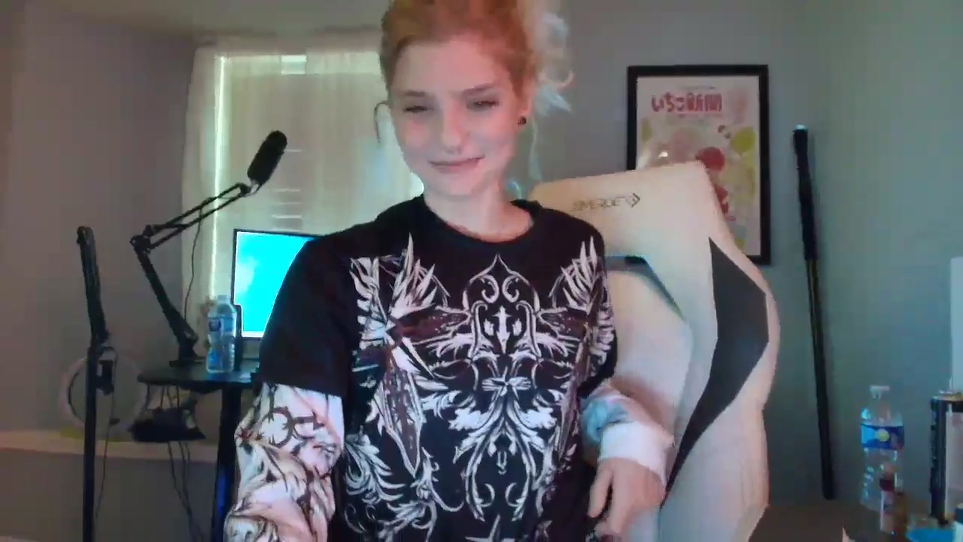 Gallery image thumbnail from DuckChan0's myfreecams stream on, 03/01/2025, 17:33 image 15 of 20