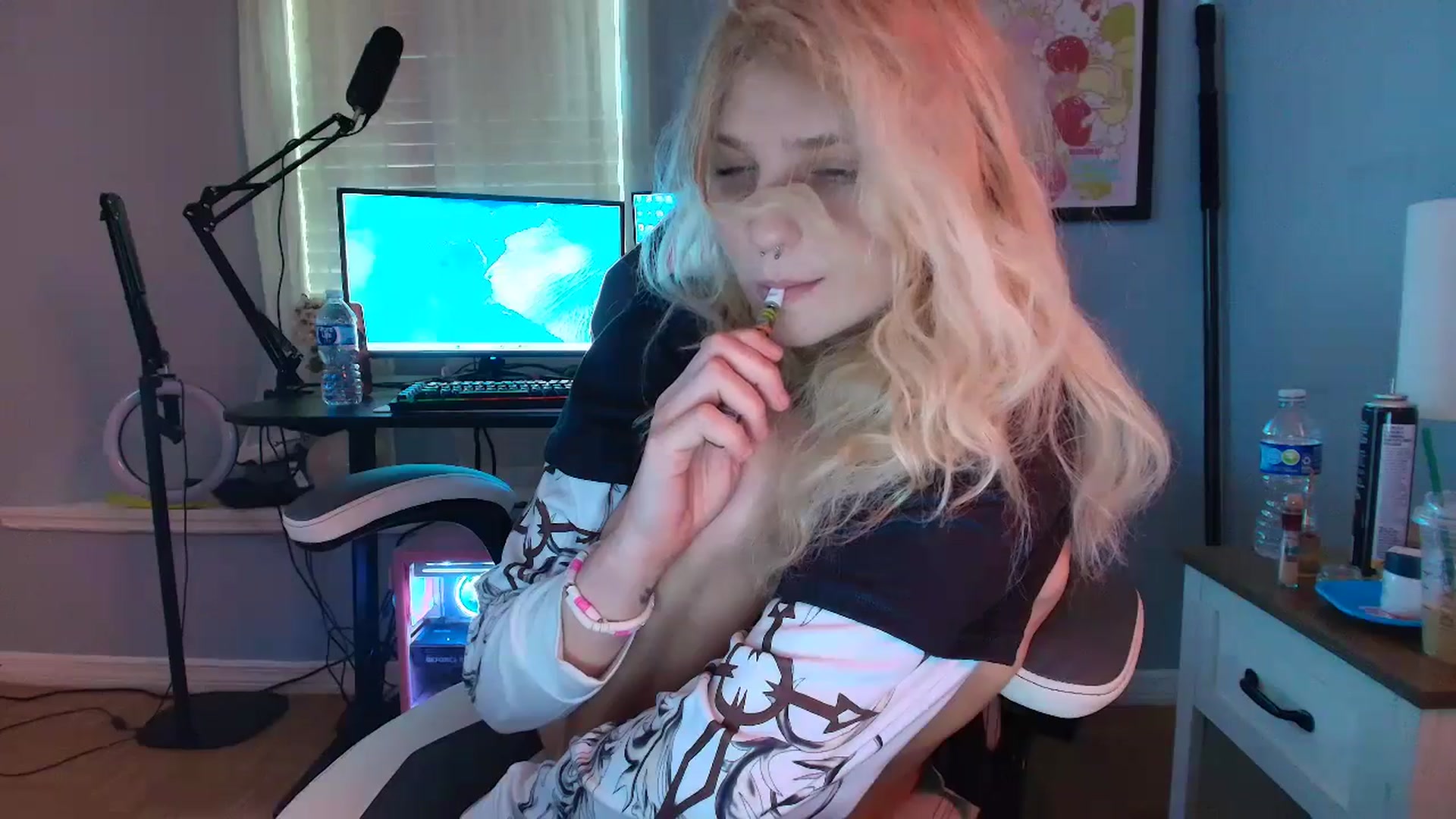 Gallery image thumbnail from DuckChan0's myfreecams stream on, 03/01/2025, 17:33 image 8 of 20