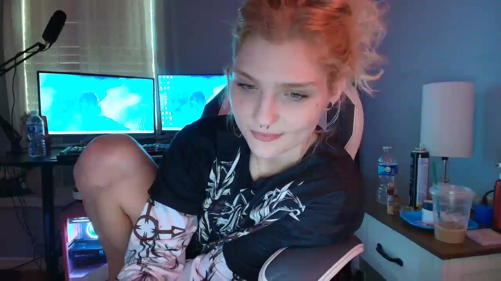 Gallery image thumbnail from DuckChan0's myfreecams stream on, 03/01/2025, 17:33 image 14 of 20