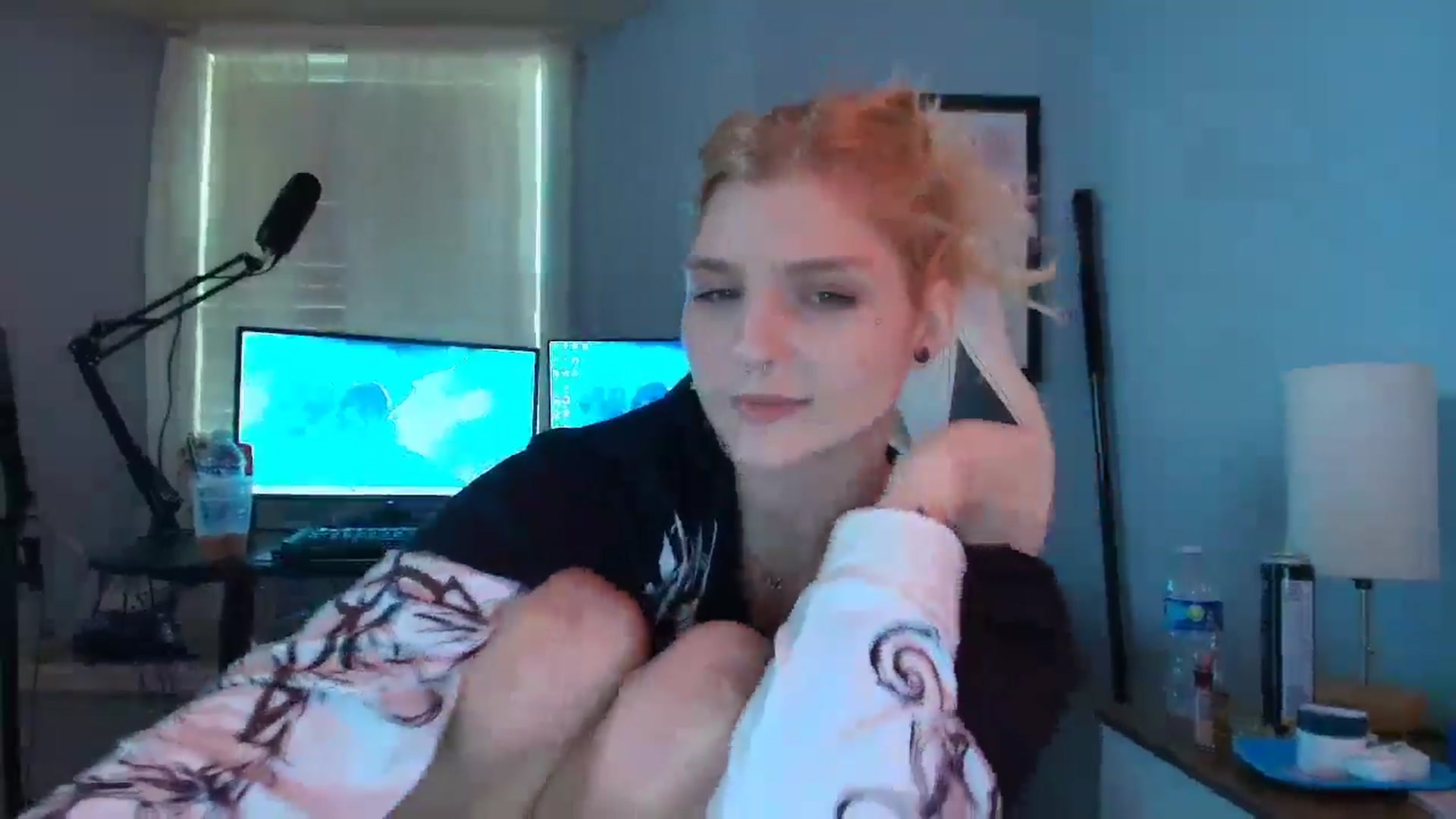 Gallery image thumbnail from DuckChan0's myfreecams stream on, 03/01/2025, 17:33 image 9 of 20