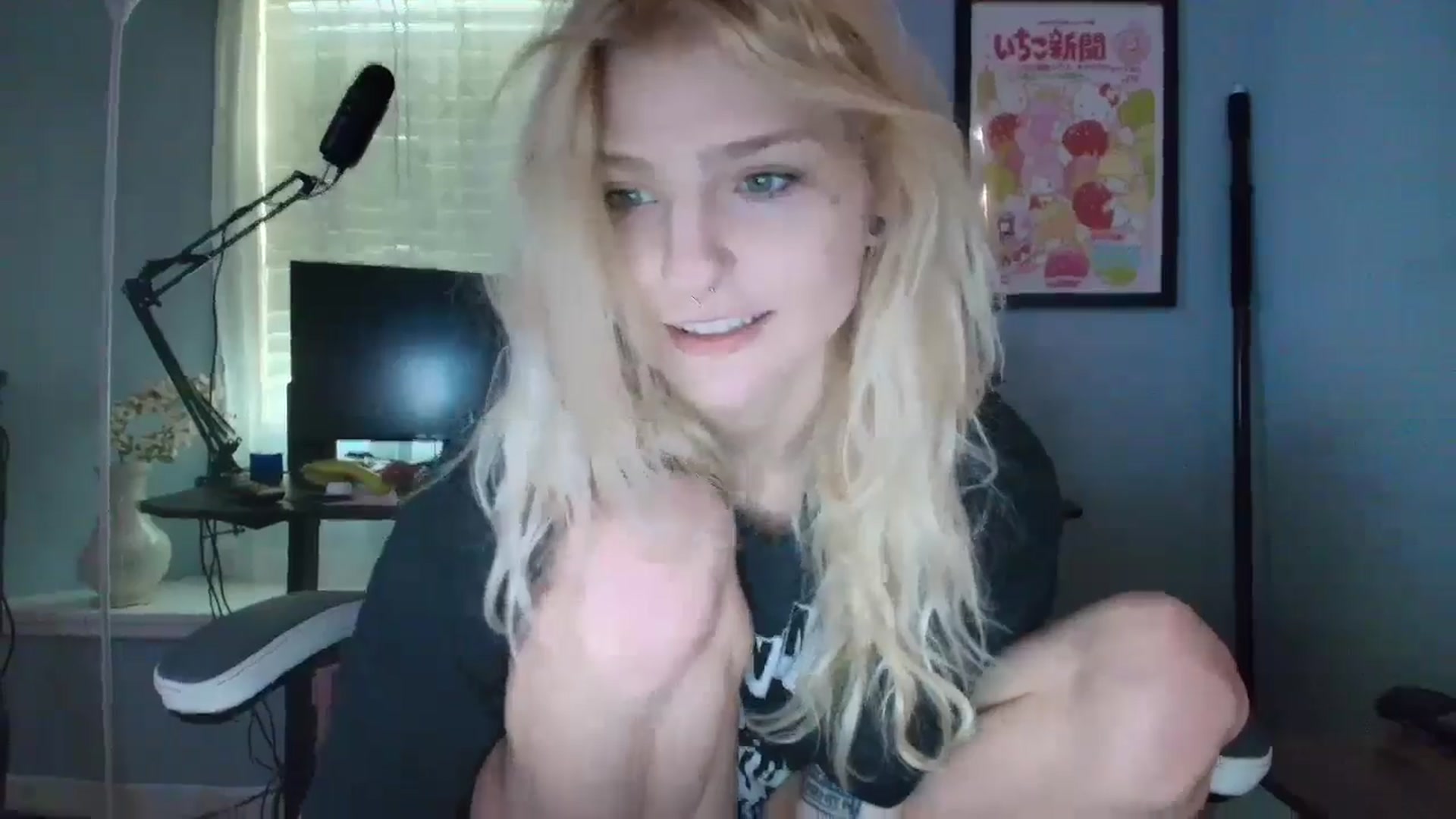 Gallery image thumbnail from DuckChan0's myfreecams stream on, 03/03/2025, 14:48 image 6 of 20