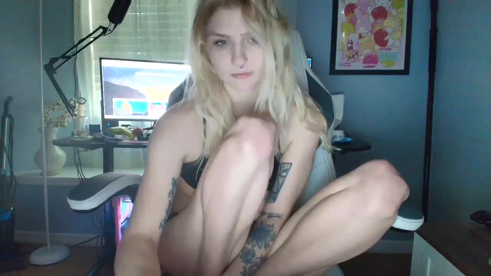 Gallery image thumbnail from DuckChan0's myfreecams stream on, 03/03/2025, 16:03 image 8 of 20