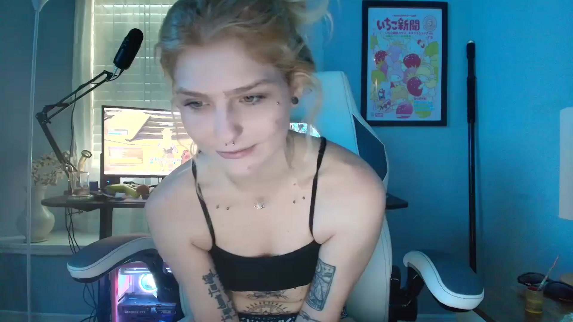 Gallery image thumbnail from DuckChan0's myfreecams stream on, 03/03/2025, 16:03 image 15 of 20