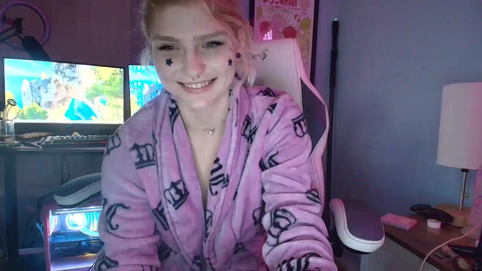Gallery image thumbnail from DuckChan0's myfreecams stream on, 03/04/2025, 24:41 image 1 of 20