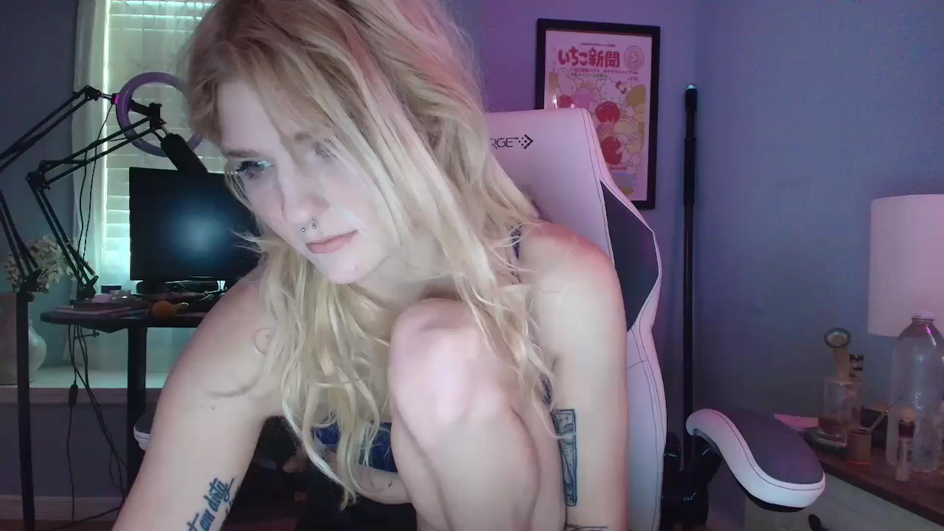Gallery image thumbnail from DuckChan0's myfreecams stream on, 03/04/2025, 15:18 image 12 of 20