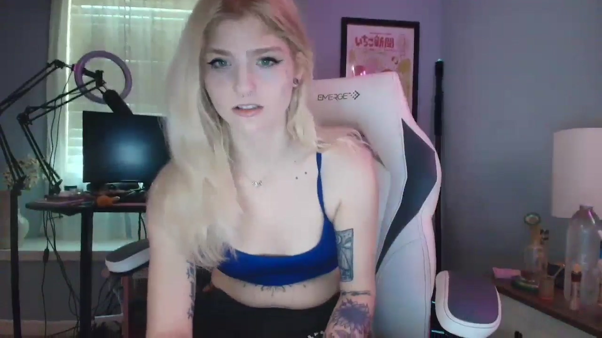 Gallery image thumbnail from DuckChan0's myfreecams stream on, 03/04/2025, 15:18 image 14 of 20