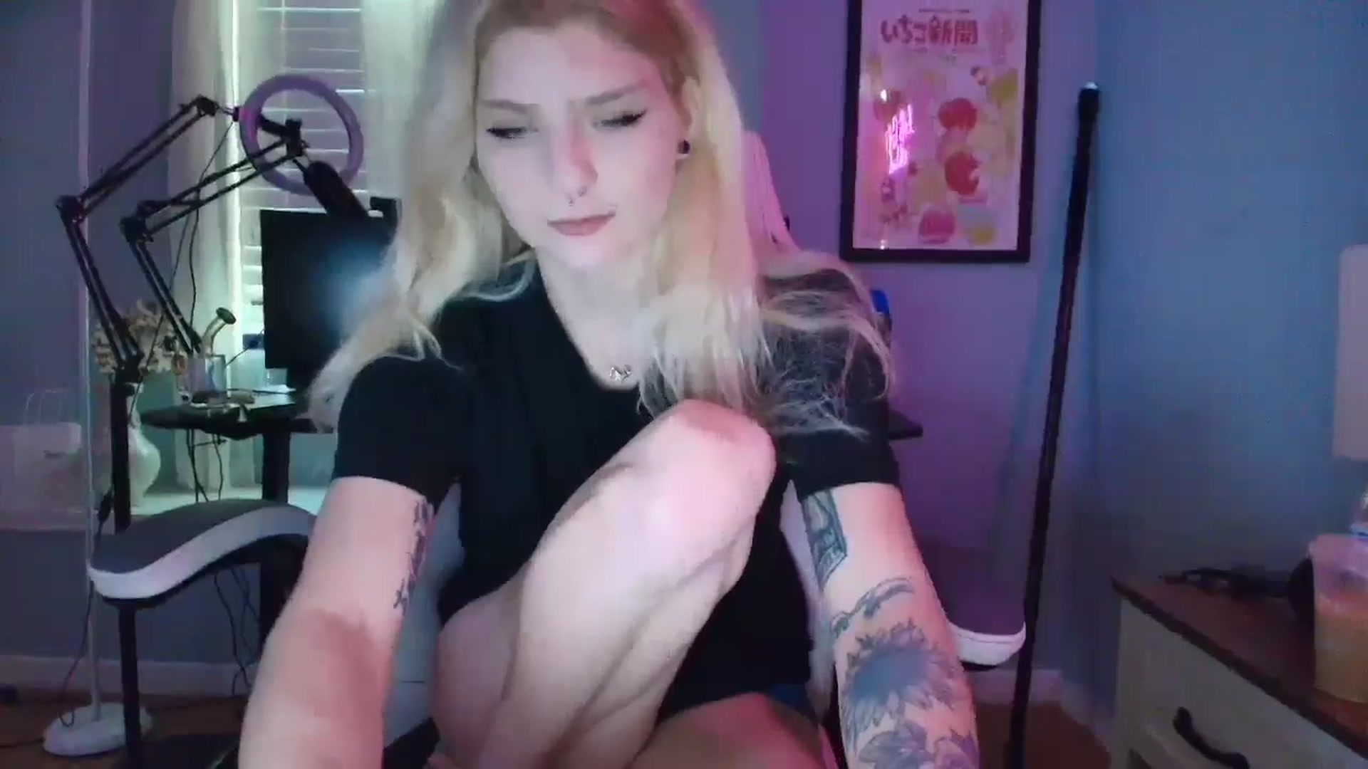 Gallery image thumbnail from DuckChan0's myfreecams stream on, 03/07/2025, 13:53 image 13 of 20