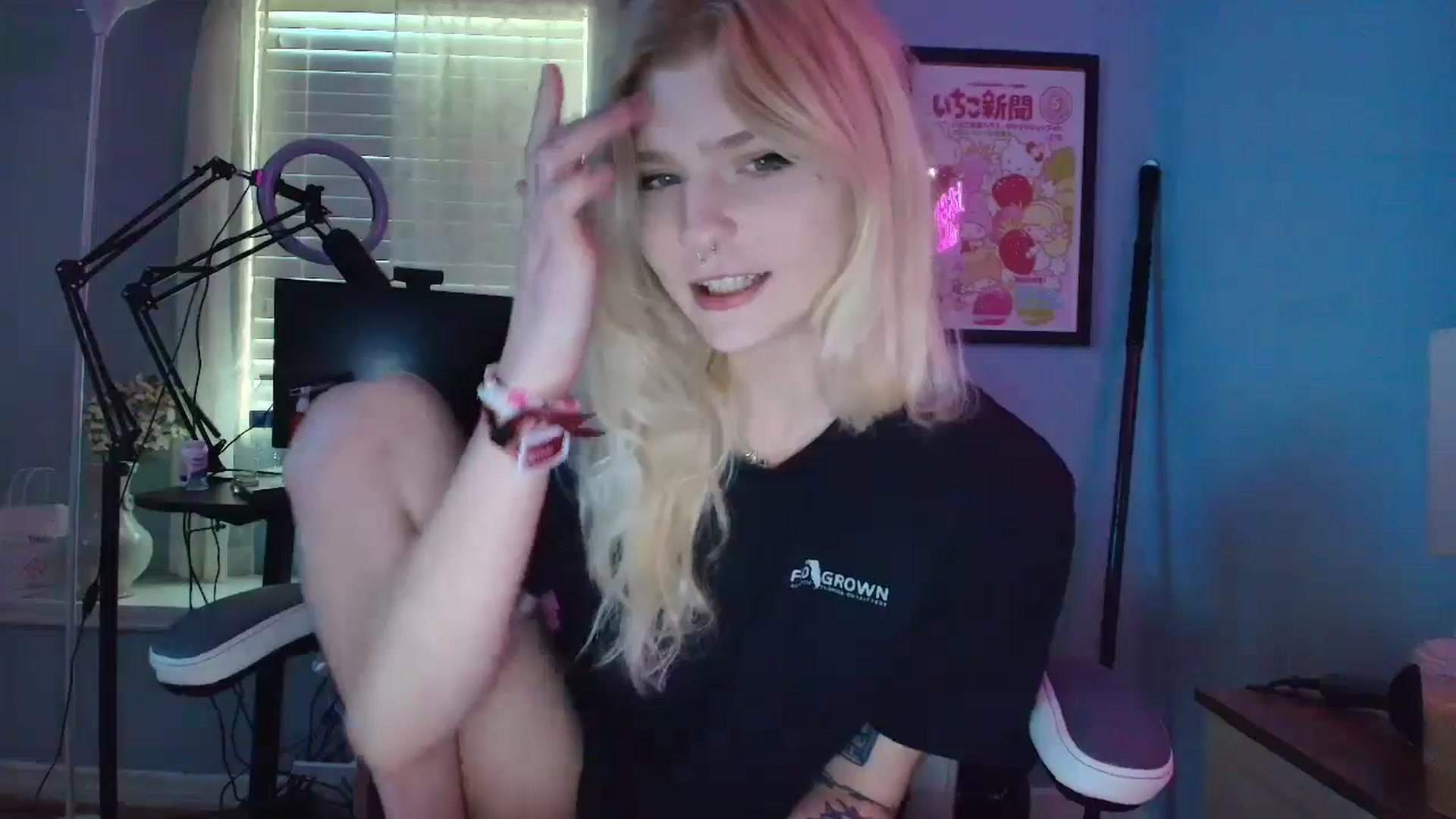 Gallery image thumbnail from DuckChan0's myfreecams stream on, 03/07/2025, 13:53 image 9 of 20