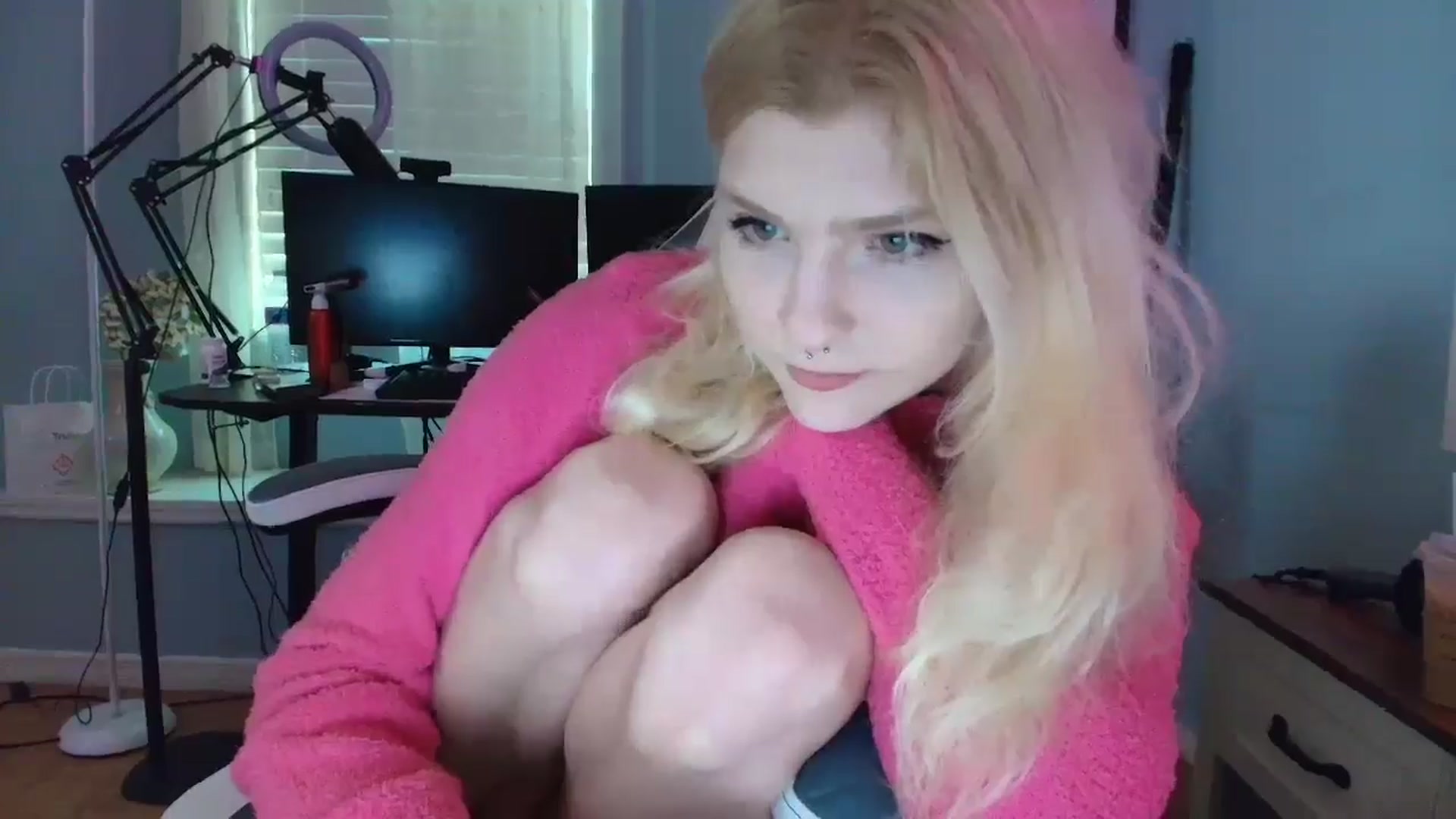 Gallery image thumbnail from DuckChan0's myfreecams stream on, 03/07/2025, 13:53 image 6 of 20