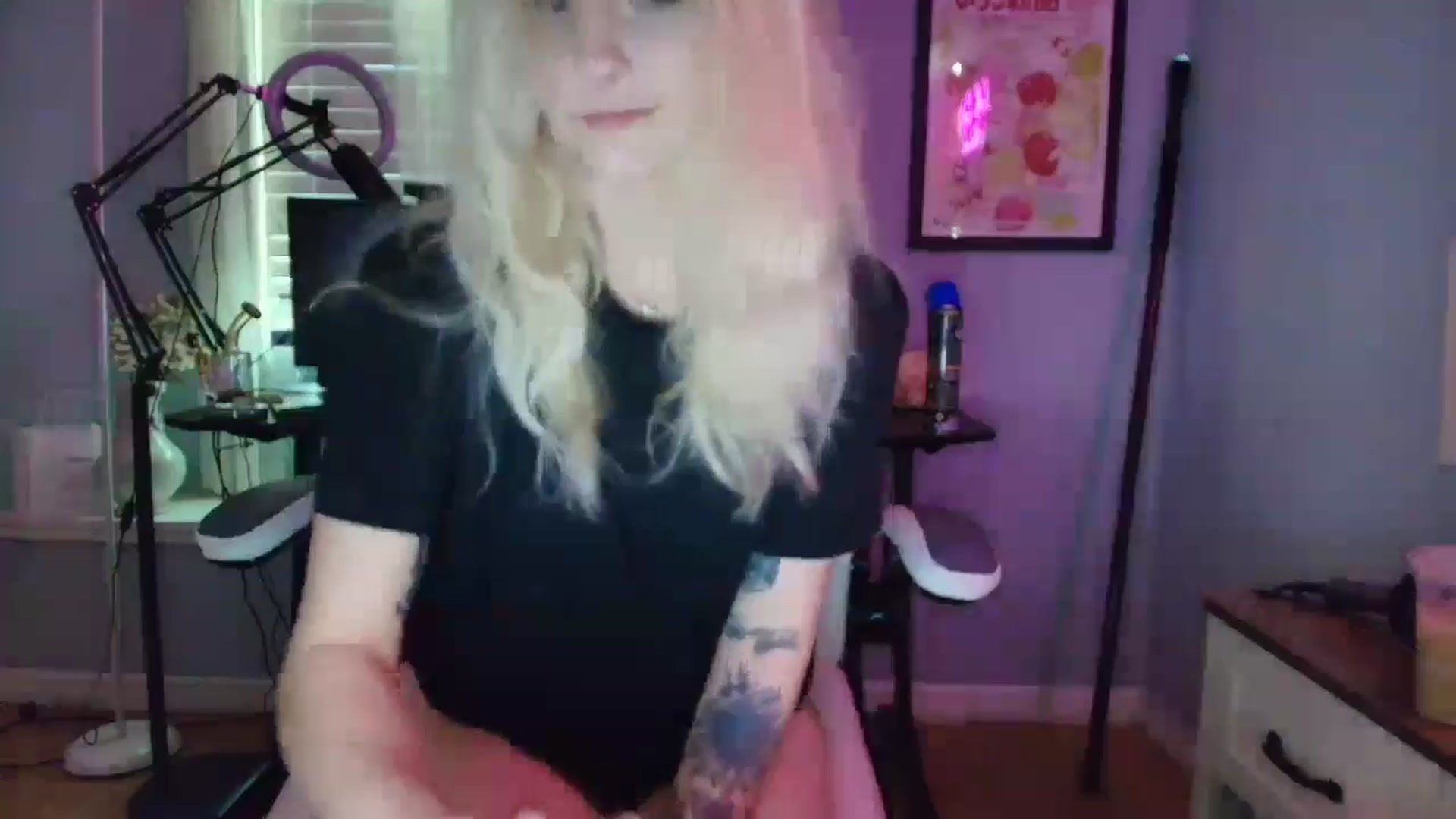 Gallery image thumbnail from DuckChan0's myfreecams stream on, 03/07/2025, 13:53 image 14 of 20