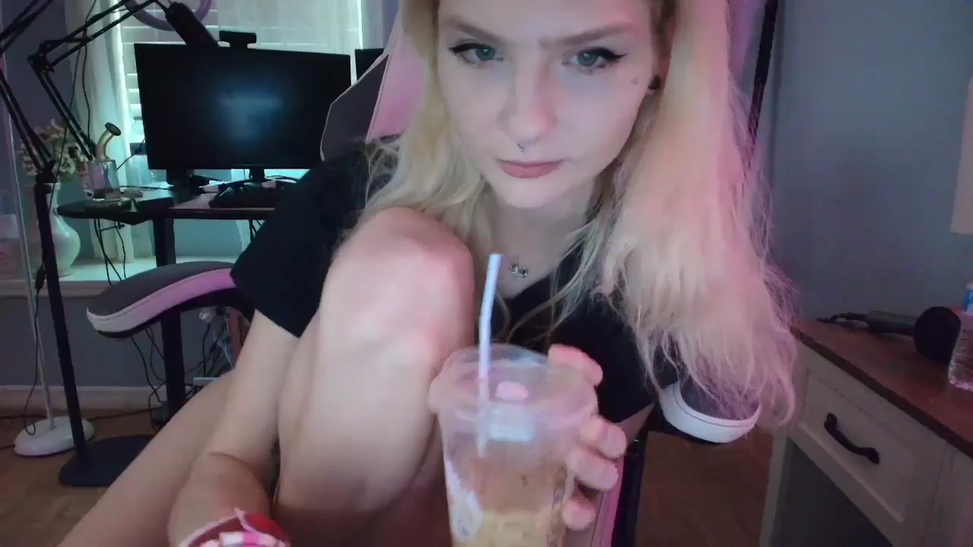 Gallery image thumbnail from DuckChan0's myfreecams stream on, 03/07/2025, 13:53 image 18 of 20