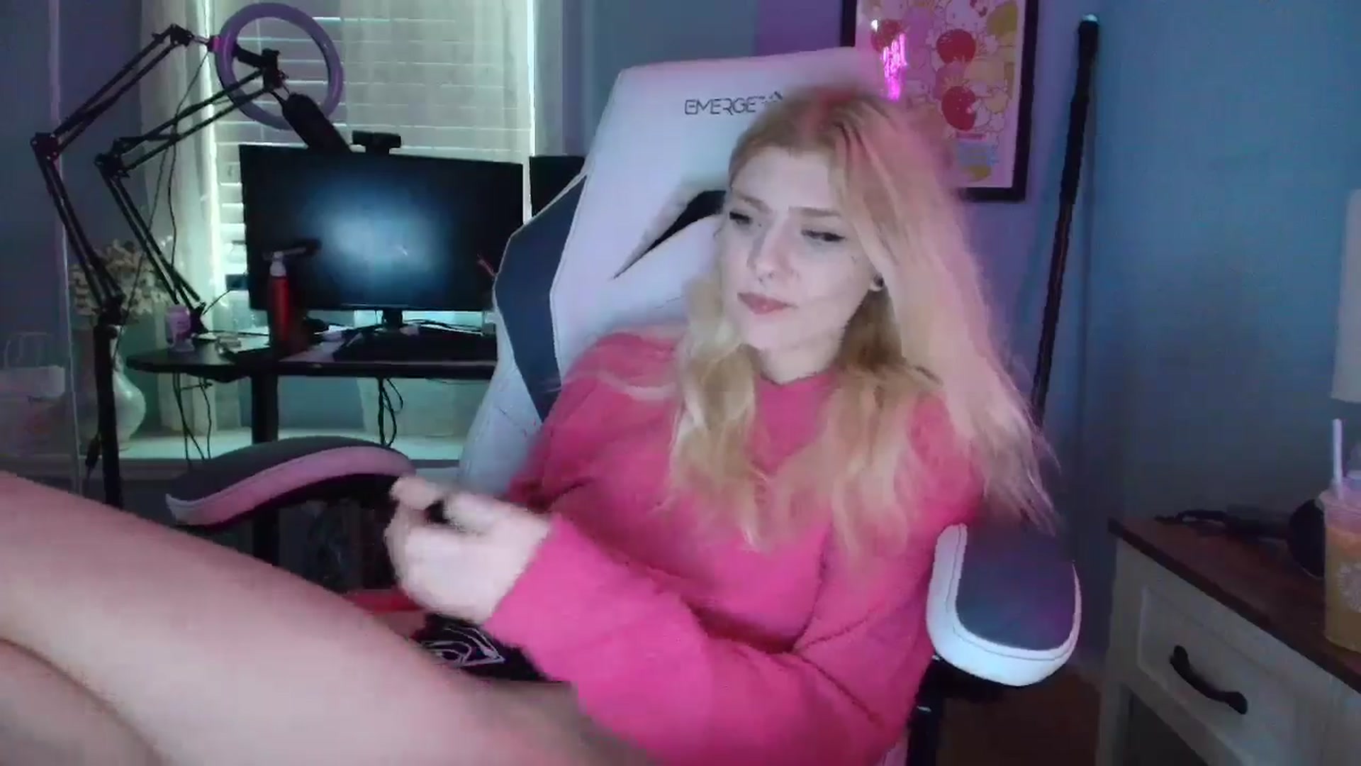 Gallery image thumbnail from DuckChan0's myfreecams stream on, 03/07/2025, 13:53 image 2 of 20