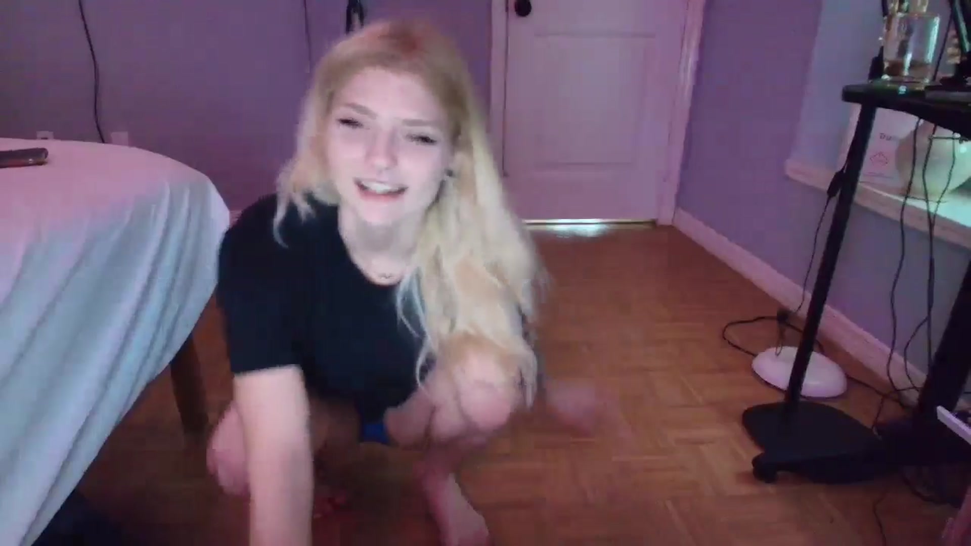 Gallery image thumbnail from DuckChan0's myfreecams stream on, 03/07/2025, 15:11 image 8 of 20