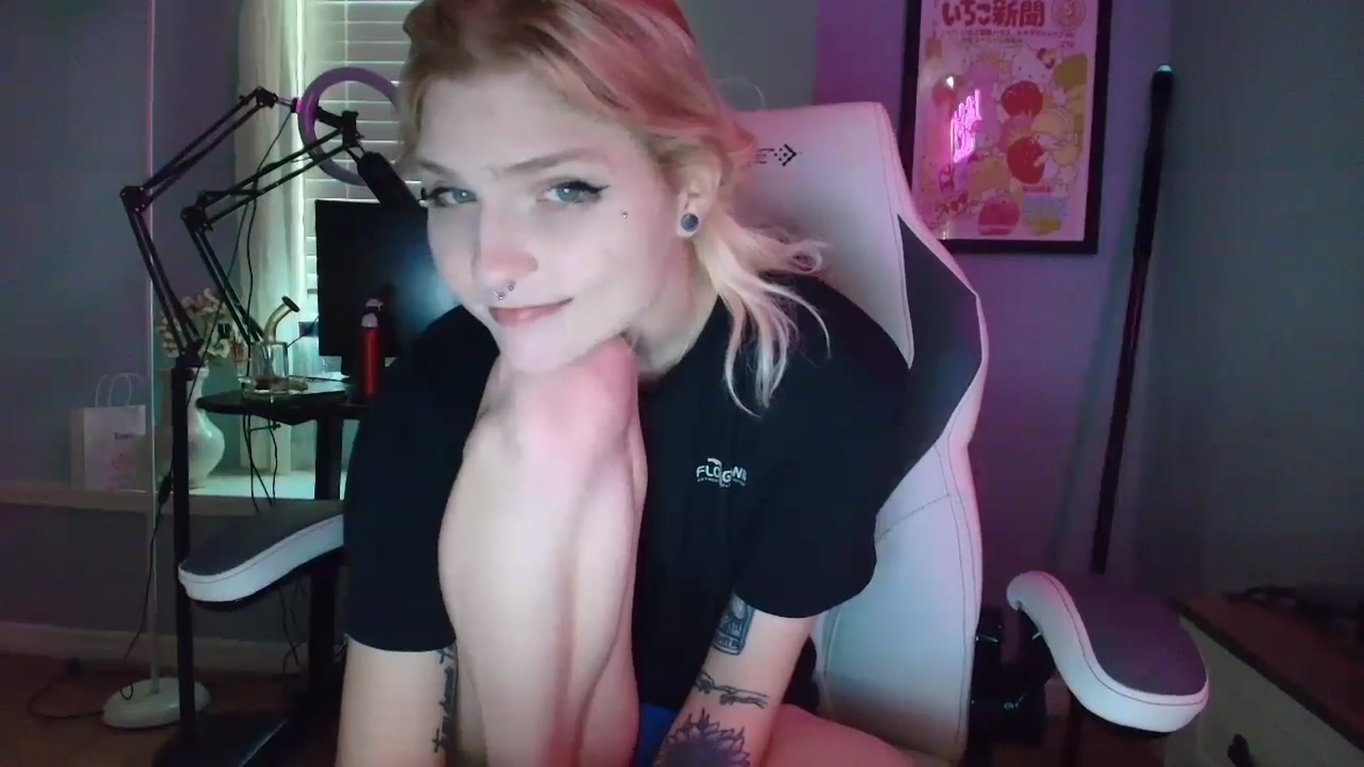 Gallery image thumbnail from DuckChan0's myfreecams stream on, 03/07/2025, 15:11 image 20 of 20