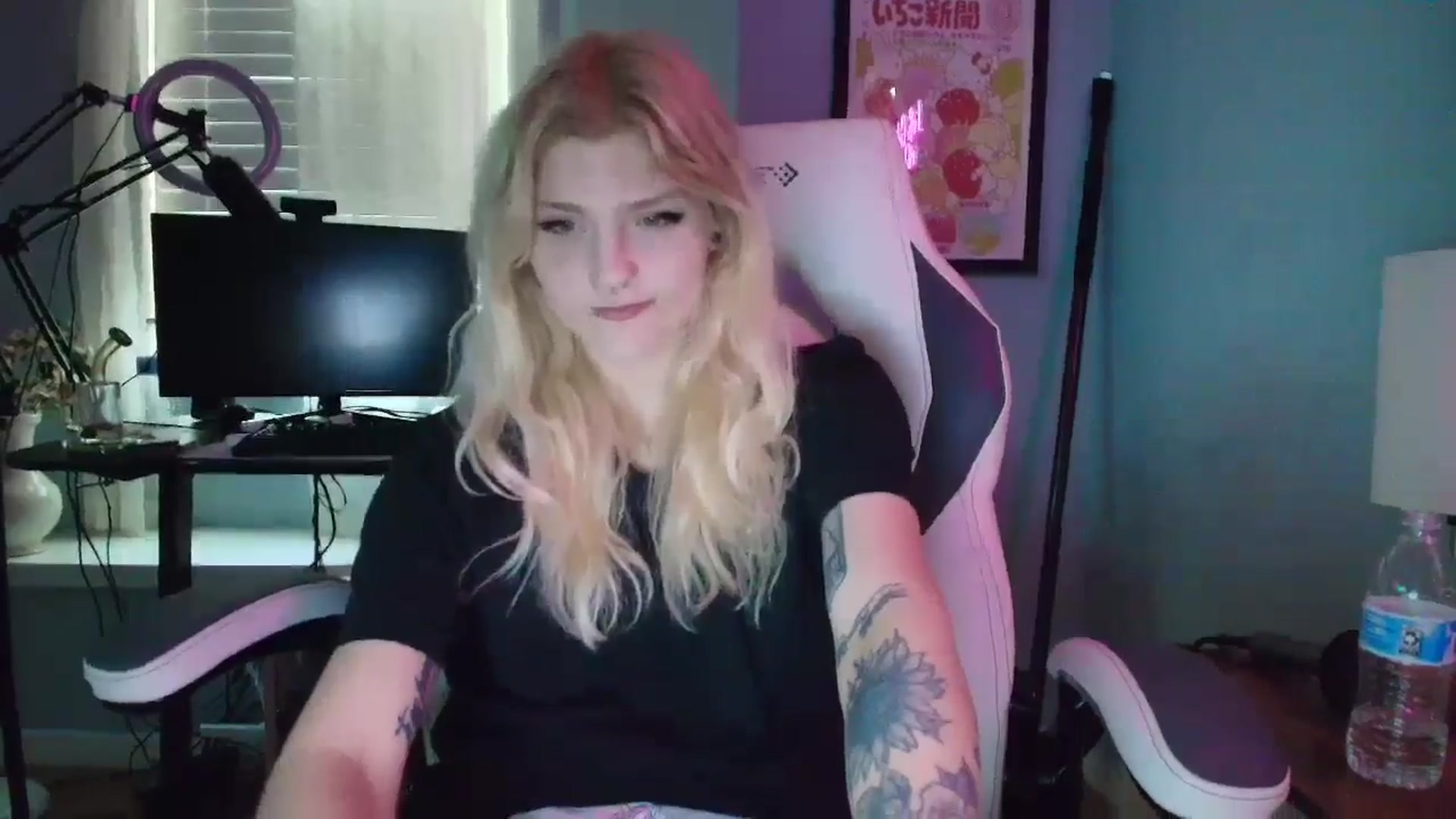 Gallery image thumbnail from DuckChan0's myfreecams stream on, 03/07/2025, 15:53 image 15 of 20