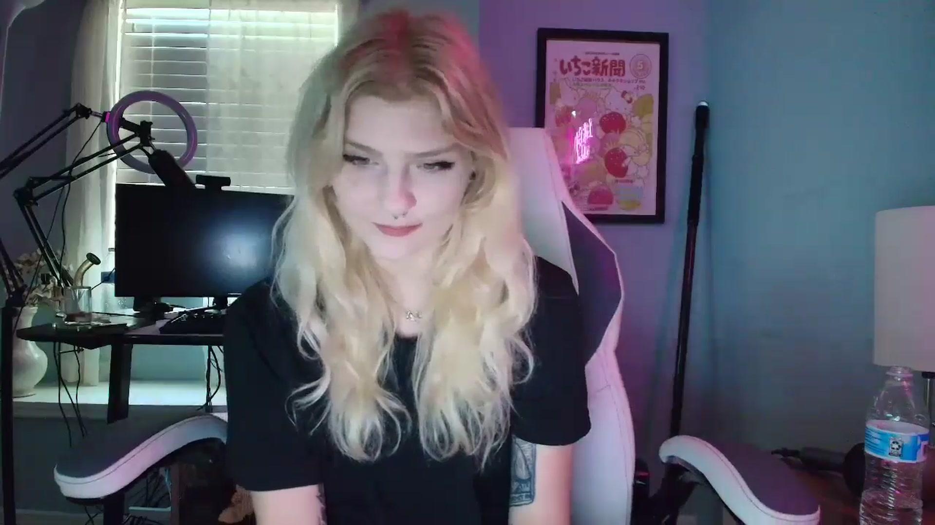 Gallery image thumbnail from DuckChan0's myfreecams stream on, 03/07/2025, 15:53 image 14 of 20