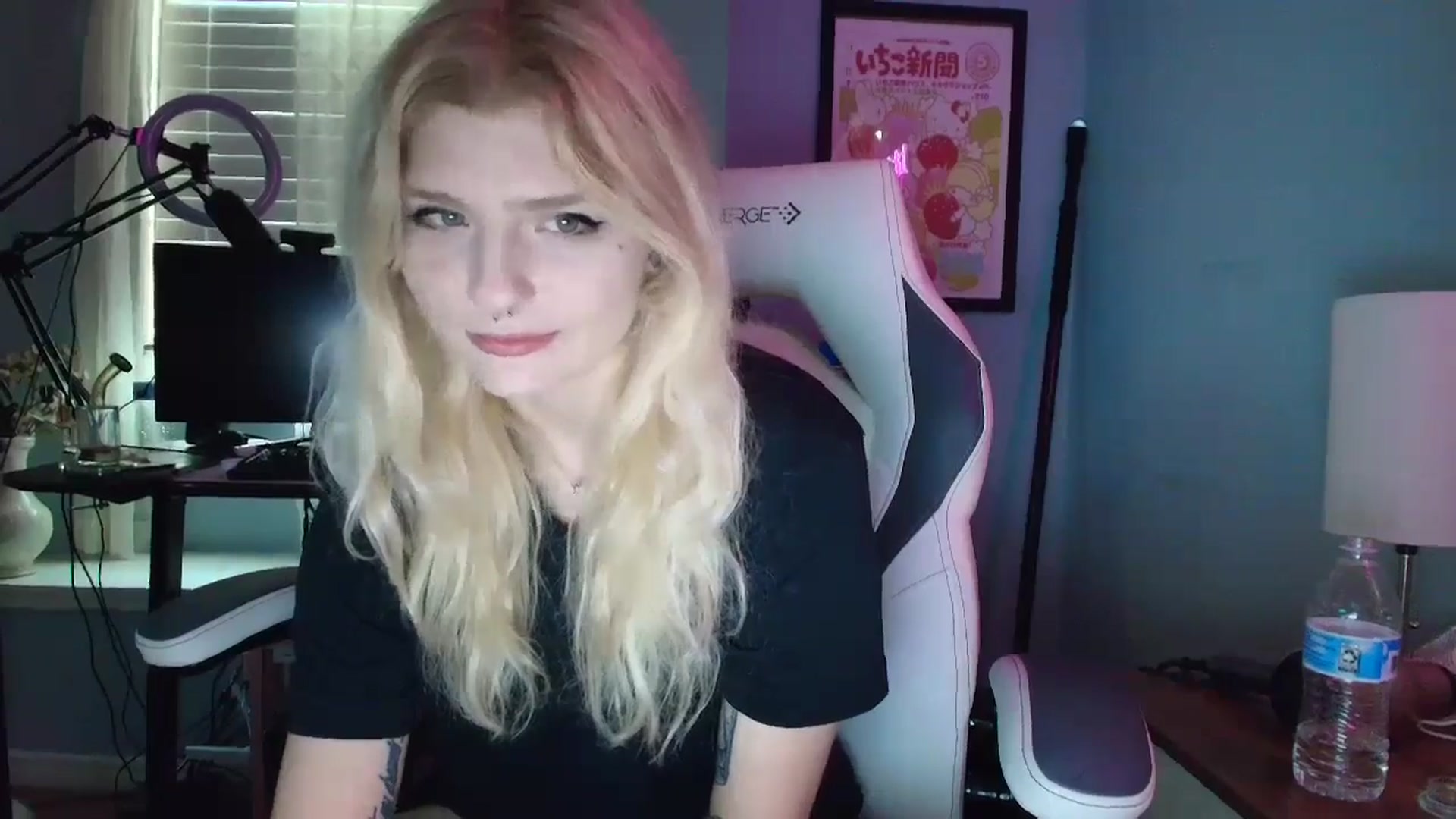 Gallery image thumbnail from DuckChan0's myfreecams stream on, 03/07/2025, 15:53 image 16 of 20