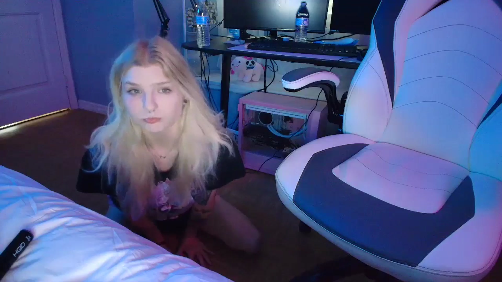 Gallery image thumbnail from DuckChan0's myfreecams stream on, 03/08/2025, 15:51 image 14 of 20