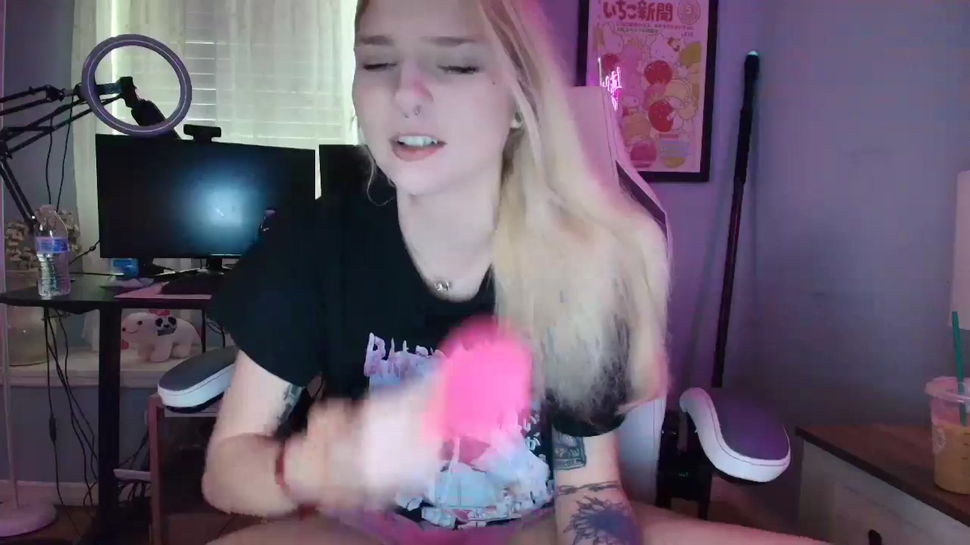 Gallery image thumbnail from DuckChan0's myfreecams stream on, 03/08/2025, 15:51 image 5 of 20