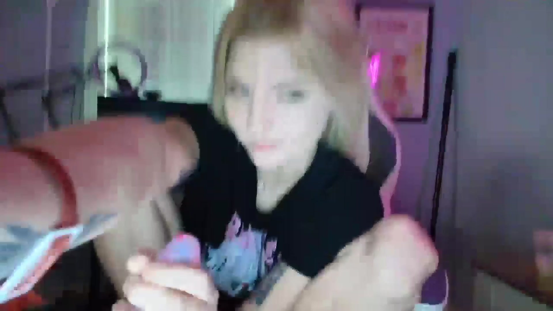 Gallery image thumbnail from DuckChan0's myfreecams stream on, 03/08/2025, 15:51 image 10 of 20
