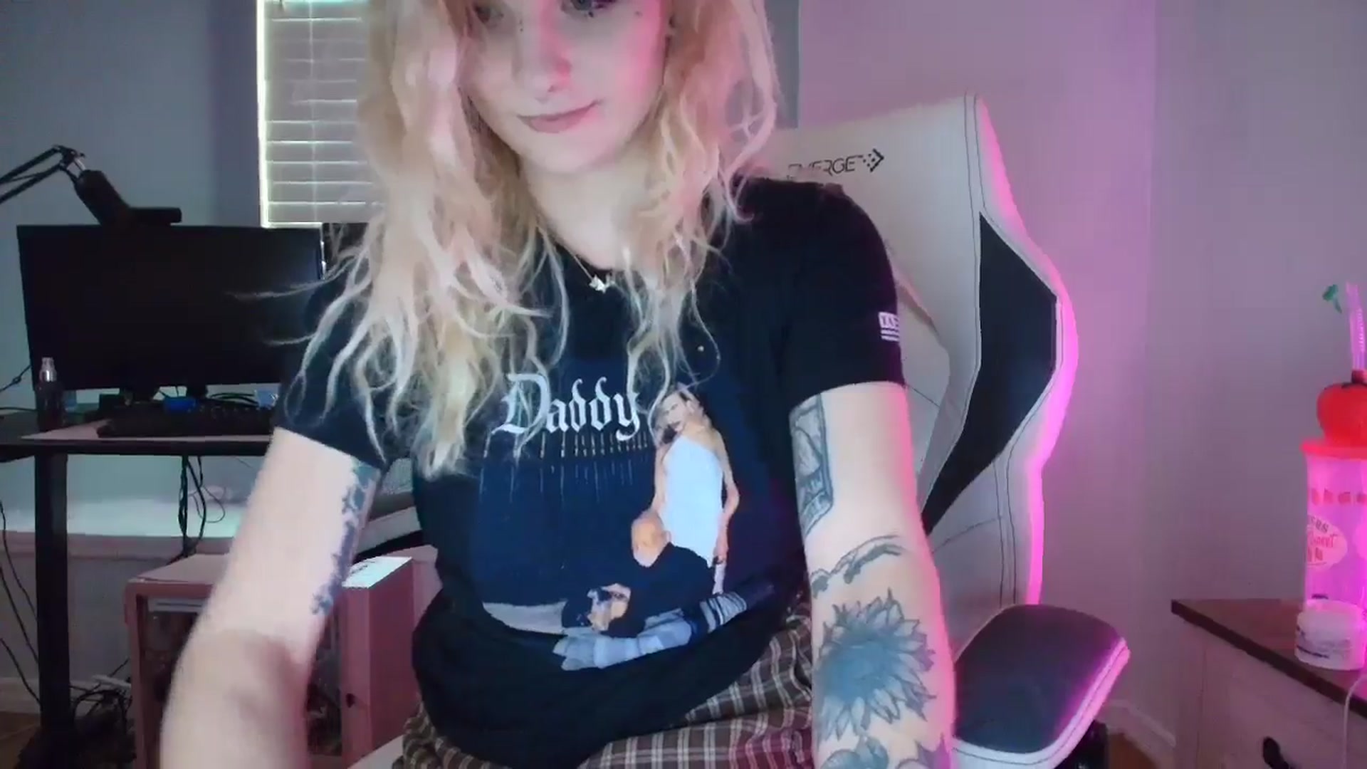 Gallery image thumbnail from DuckChan0's myfreecams stream on, 03/10/2025, 14:02 image 17 of 20