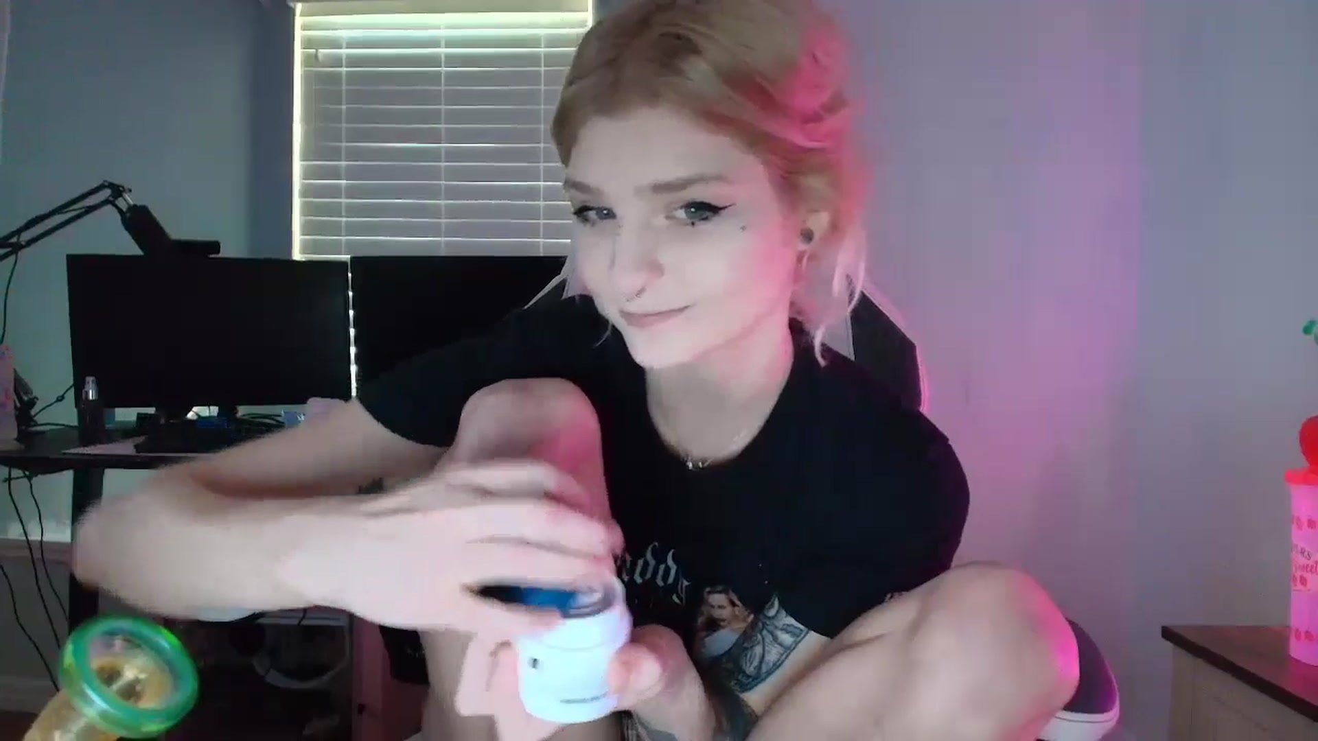Gallery image thumbnail from DuckChan0's myfreecams stream on, 03/10/2025, 14:02 image 10 of 20