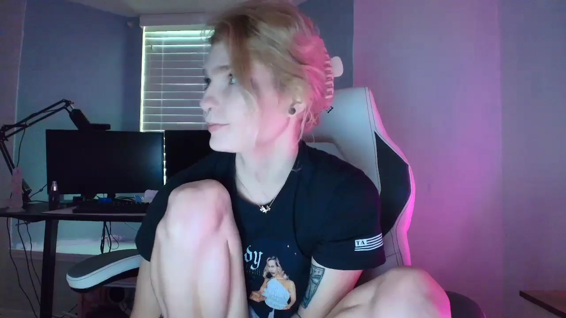 Gallery image thumbnail from DuckChan0's myfreecams stream on, 03/10/2025, 14:02 image 5 of 20