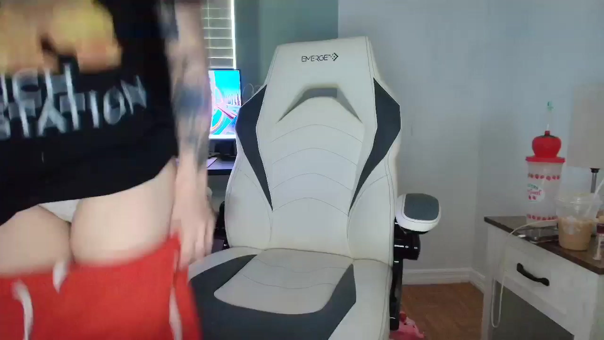Gallery image thumbnail from DuckChan0's myfreecams stream on, 03/11/2025, 13:53 image 16 of 20