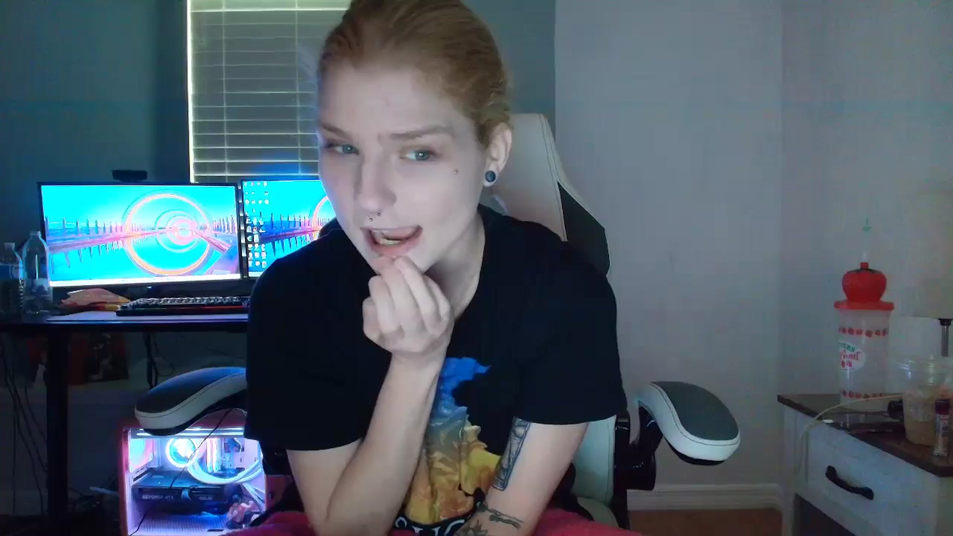 Gallery image thumbnail from DuckChan0's myfreecams stream on, 03/11/2025, 13:53 image 11 of 20