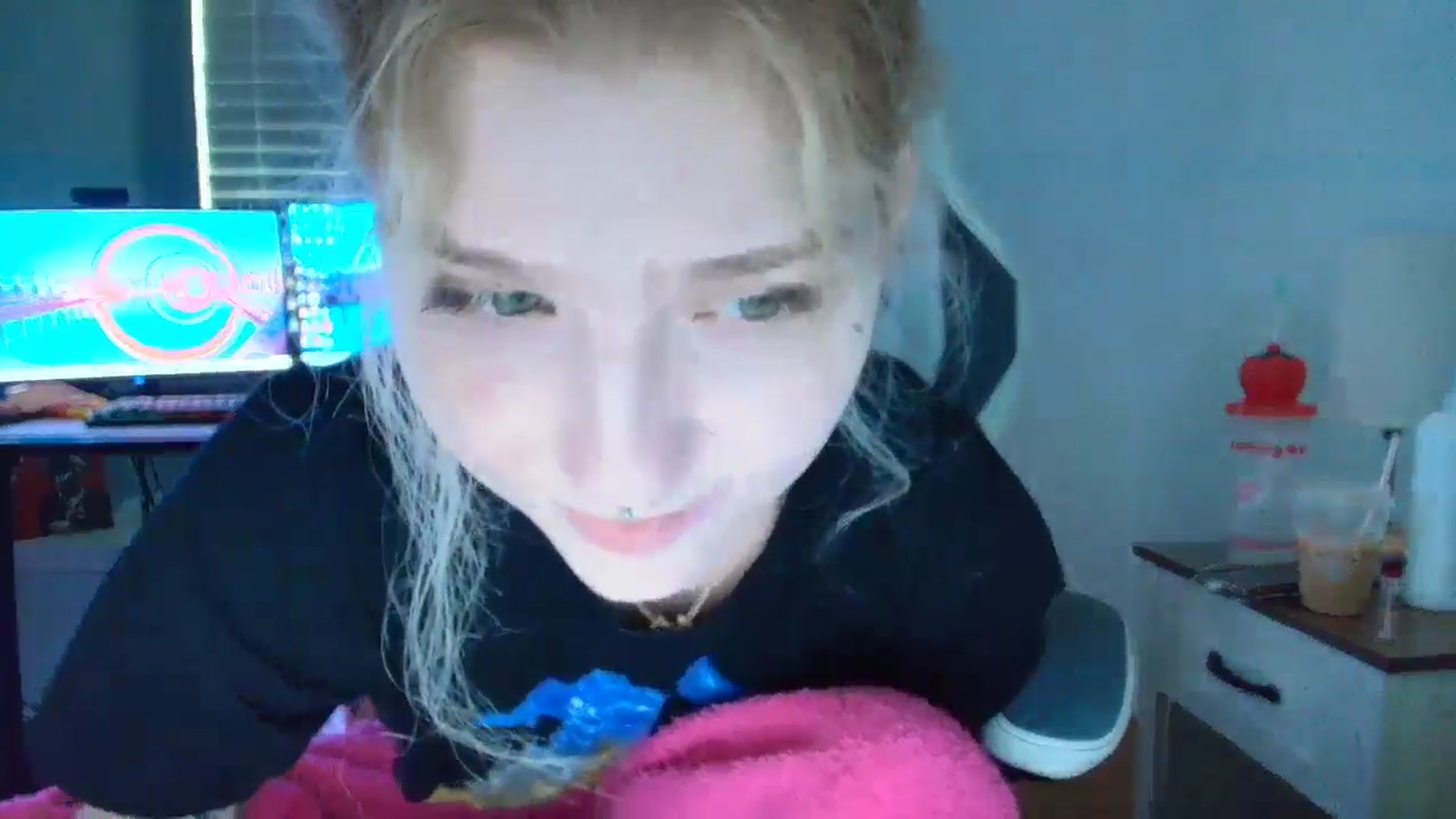 Gallery image thumbnail from DuckChan0's myfreecams stream on, 03/11/2025, 13:53 image 13 of 20