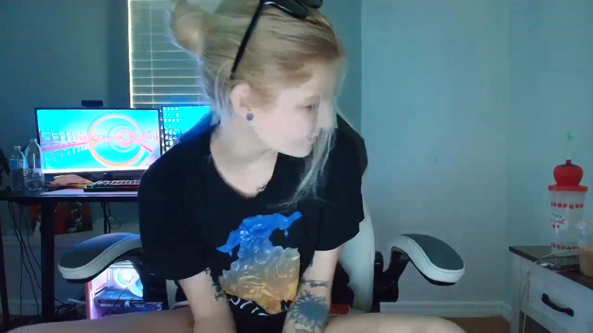 Gallery image thumbnail from DuckChan0's myfreecams stream on, 03/11/2025, 13:53 image 19 of 20
