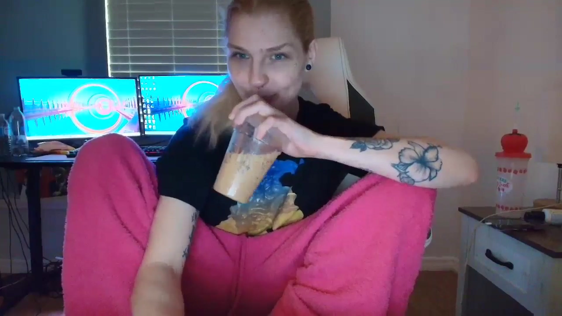 Gallery image thumbnail from DuckChan0's myfreecams stream on, 03/11/2025, 13:53 image 8 of 20