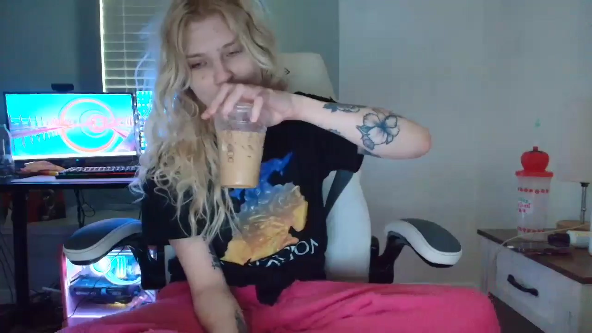 Gallery image thumbnail from DuckChan0's myfreecams stream on, 03/11/2025, 13:53 image 4 of 20