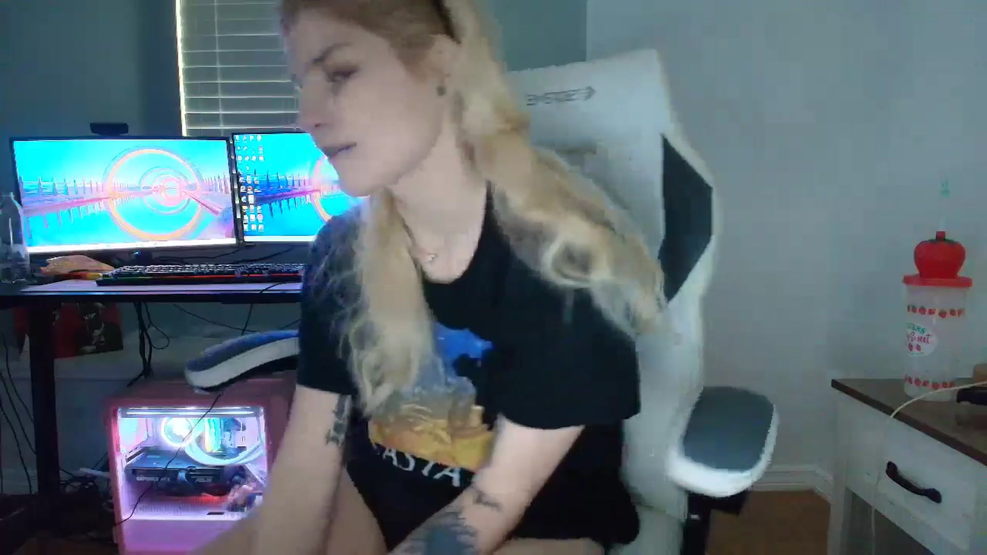 Gallery image thumbnail from DuckChan0's myfreecams stream on, 03/11/2025, 14:42 image 20 of 20