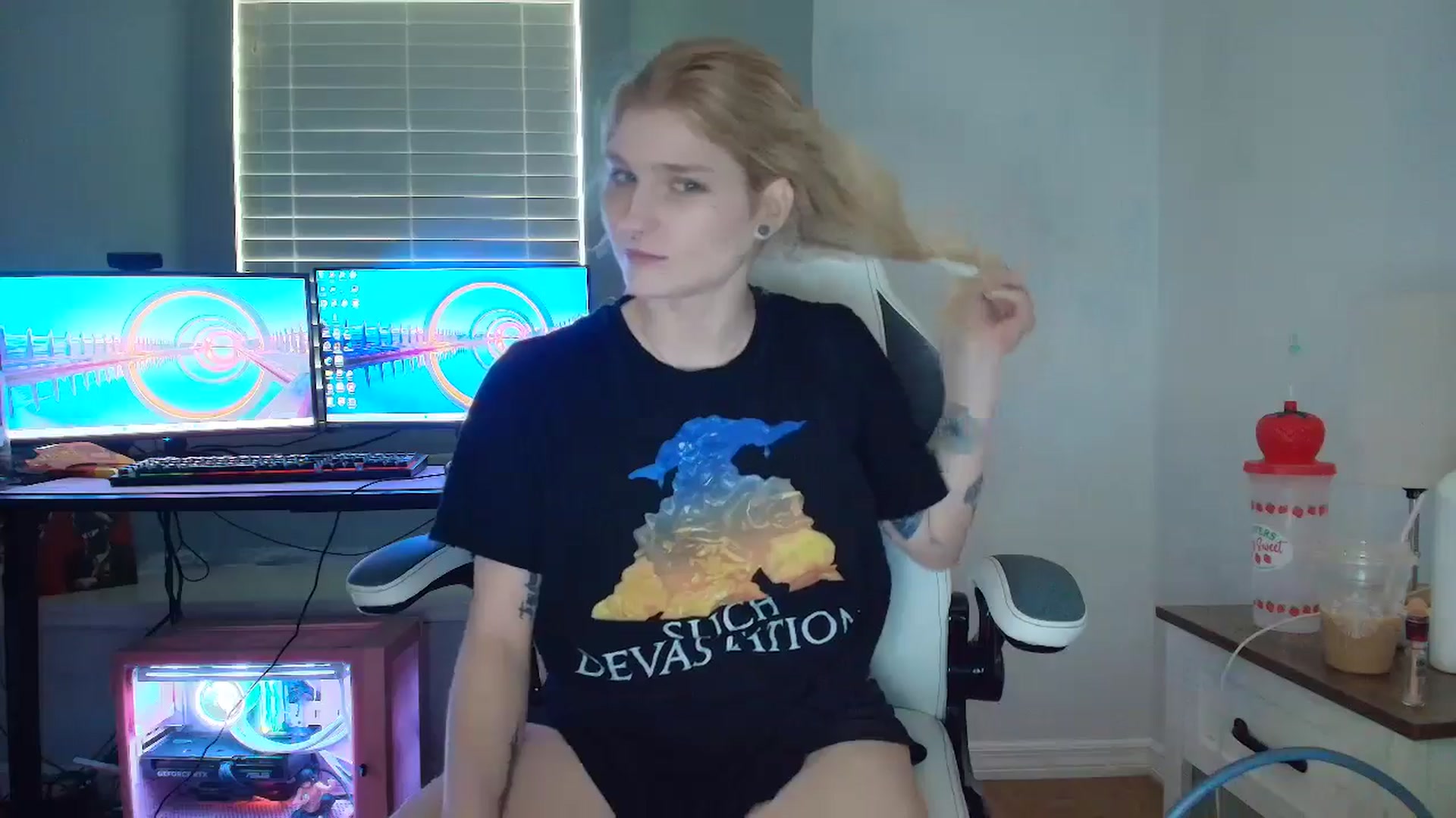 Gallery image thumbnail from DuckChan0's myfreecams stream on, 03/11/2025, 14:42 image 4 of 20
