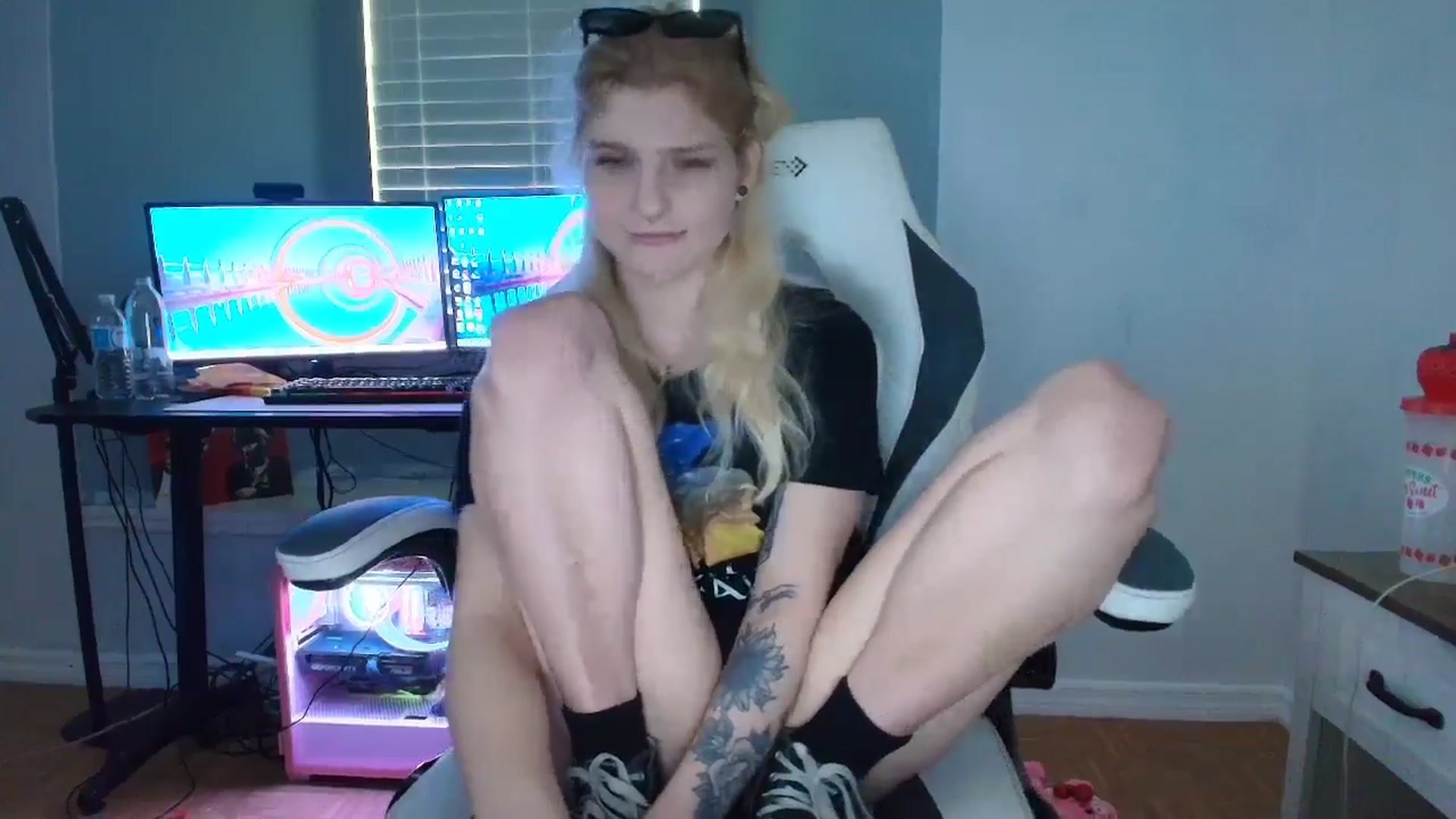 Gallery image thumbnail from DuckChan0's myfreecams stream on, 03/11/2025, 14:42 image 15 of 20