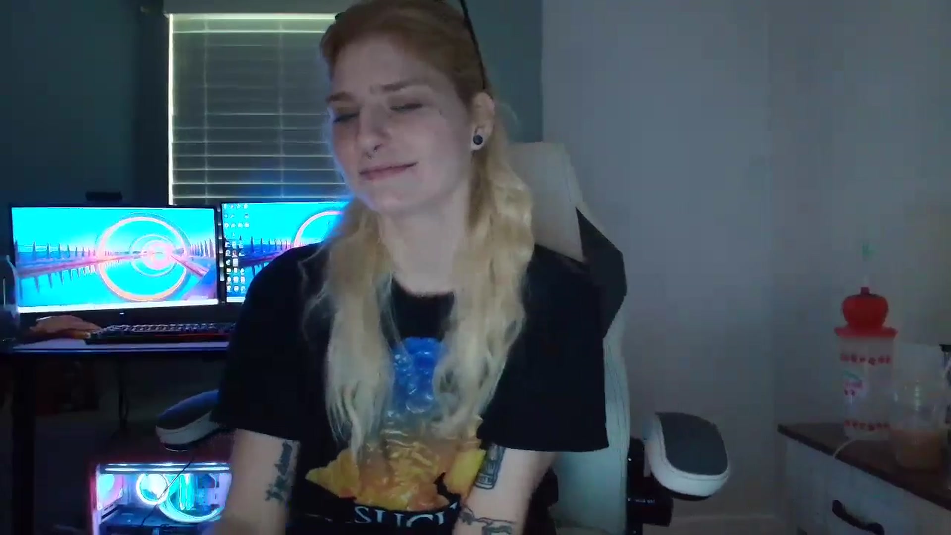 Gallery image thumbnail from DuckChan0's myfreecams stream on, 03/11/2025, 14:42 image 9 of 20
