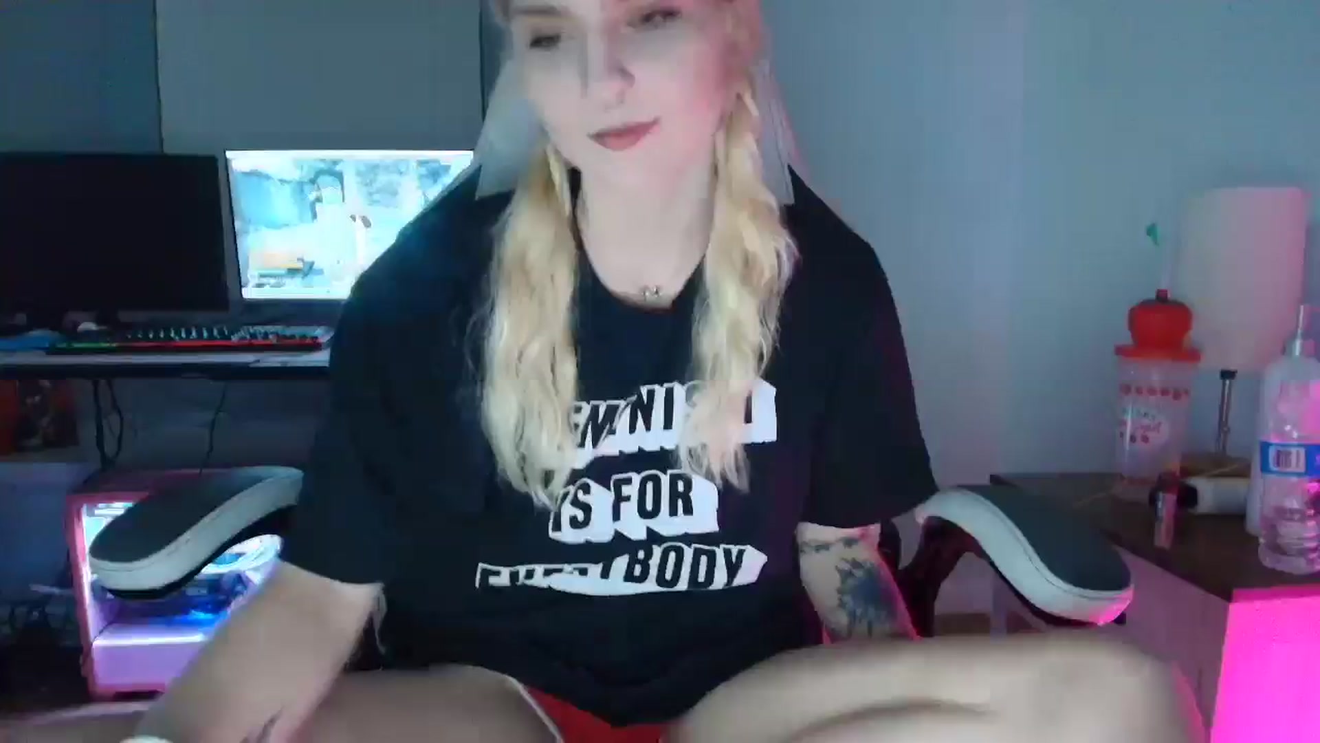 Gallery image thumbnail from DuckChan0's myfreecams stream on, 03/12/2025, 24:23 image 9 of 20